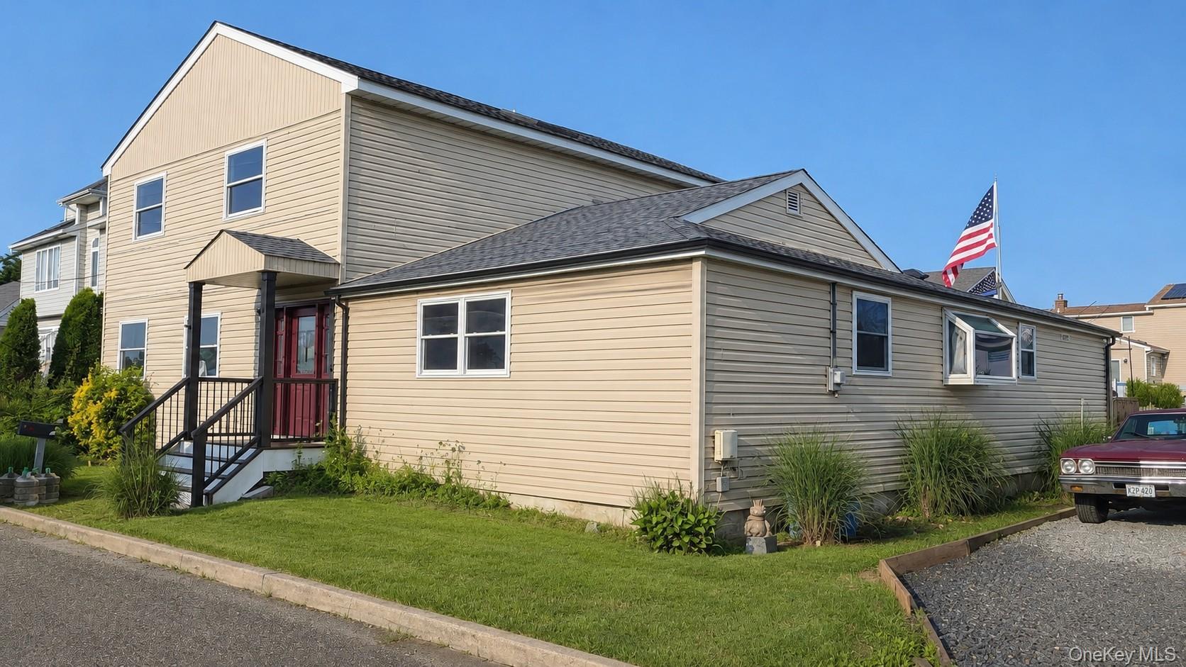 2706 Peconic Avenue Property Photo 9