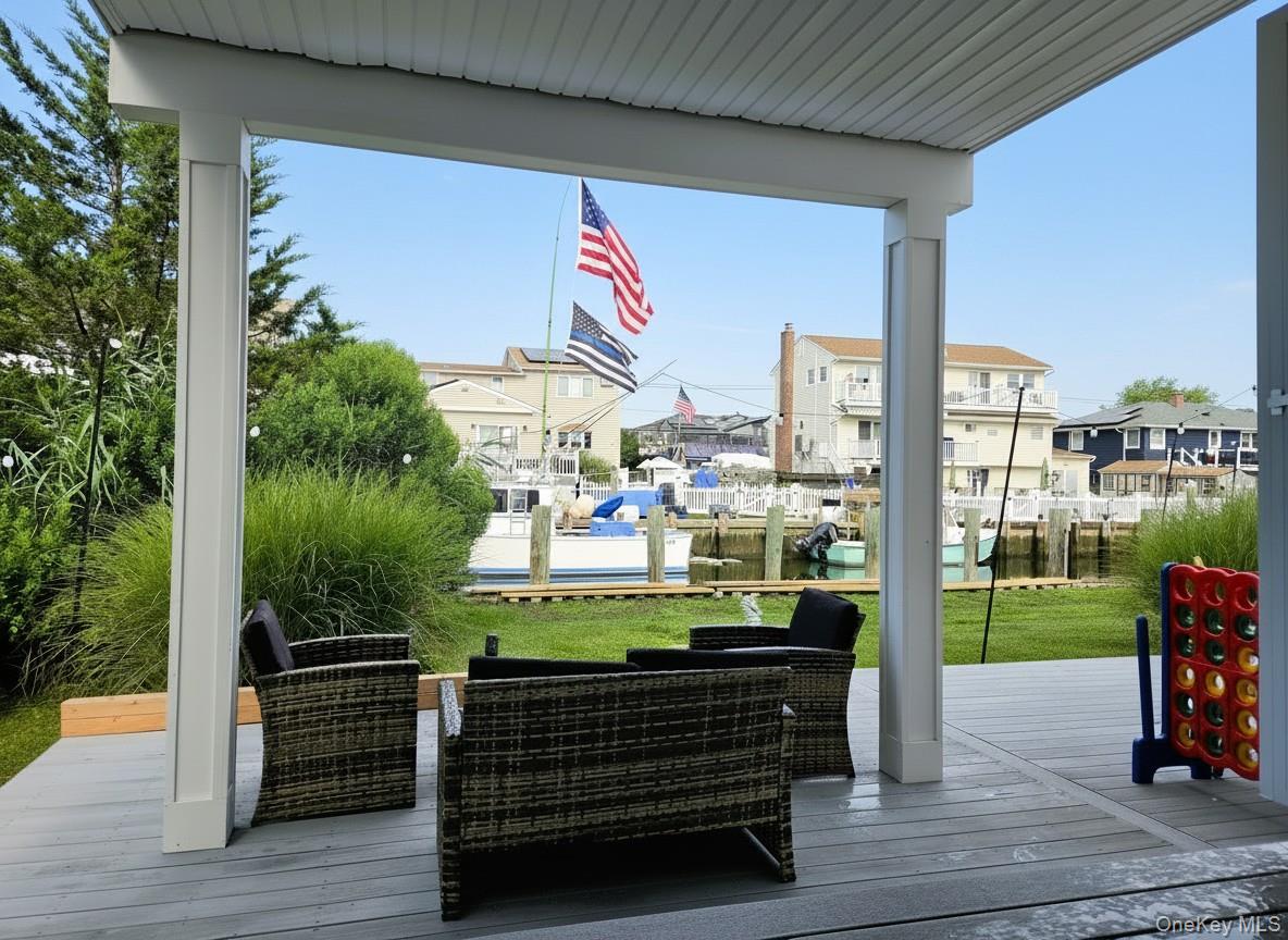 2706 Peconic Avenue Property Photo 10