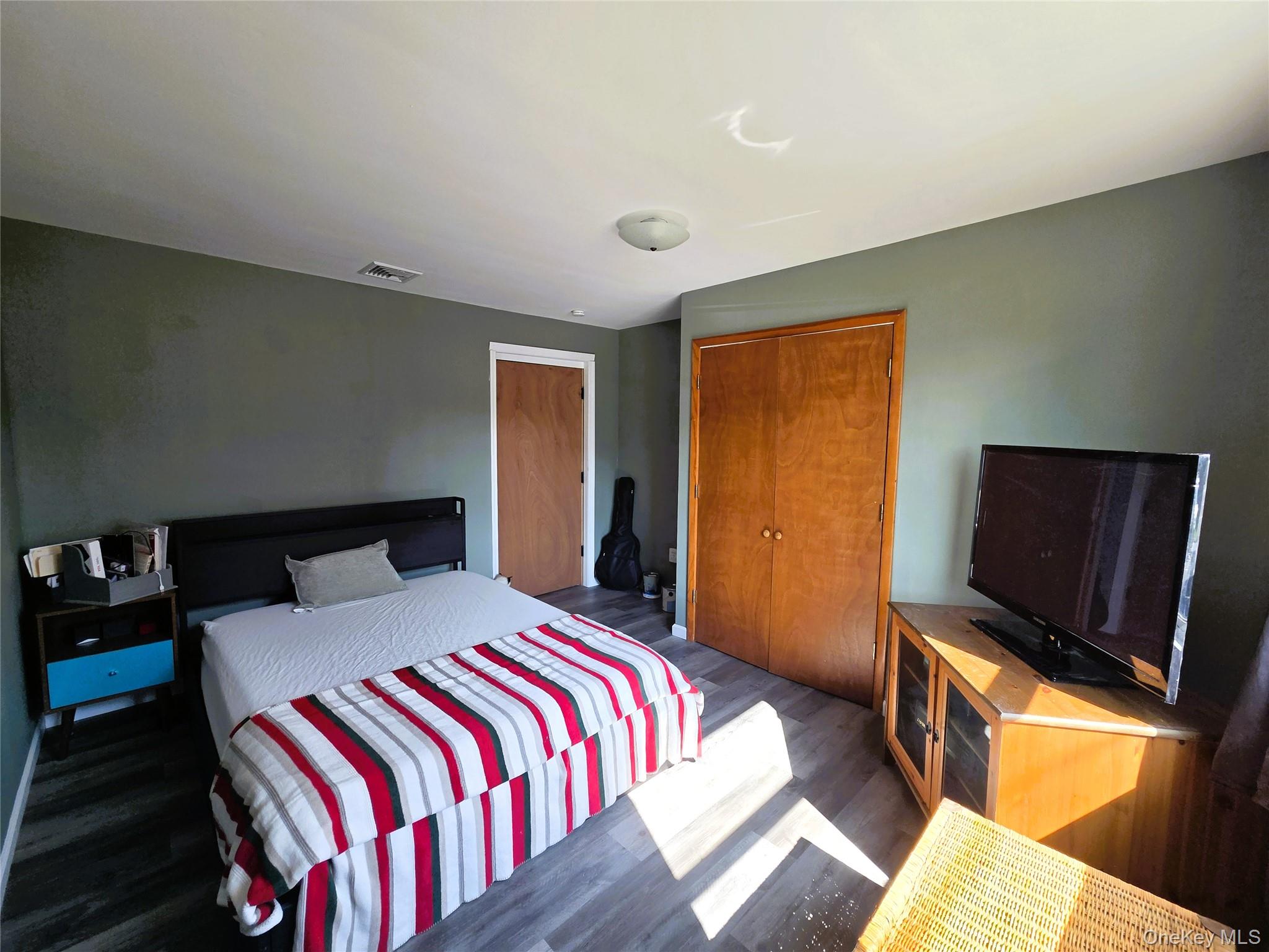 2706 Peconic Avenue Property Photo 34