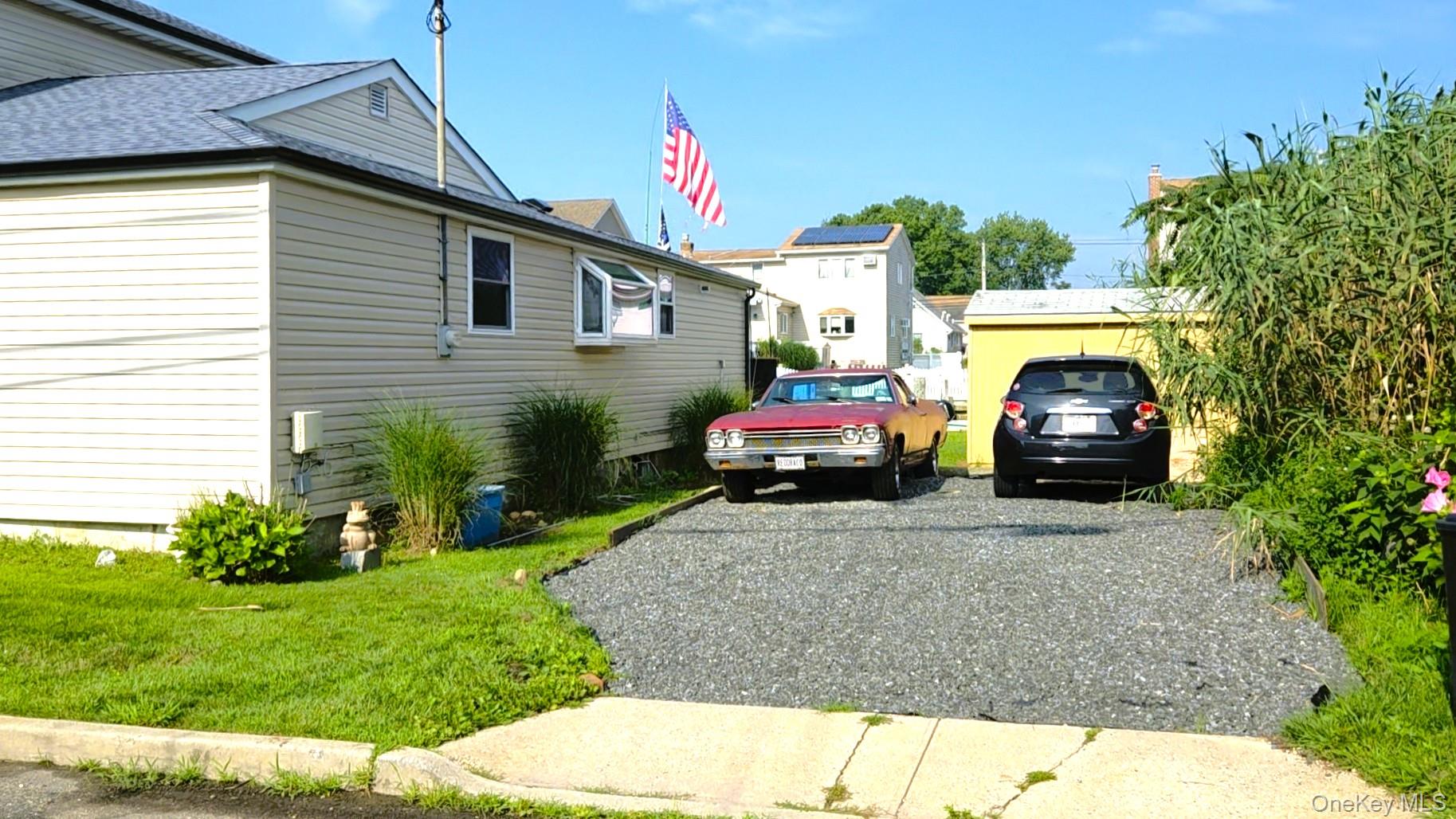 2706 Peconic Avenue Property Photo 48