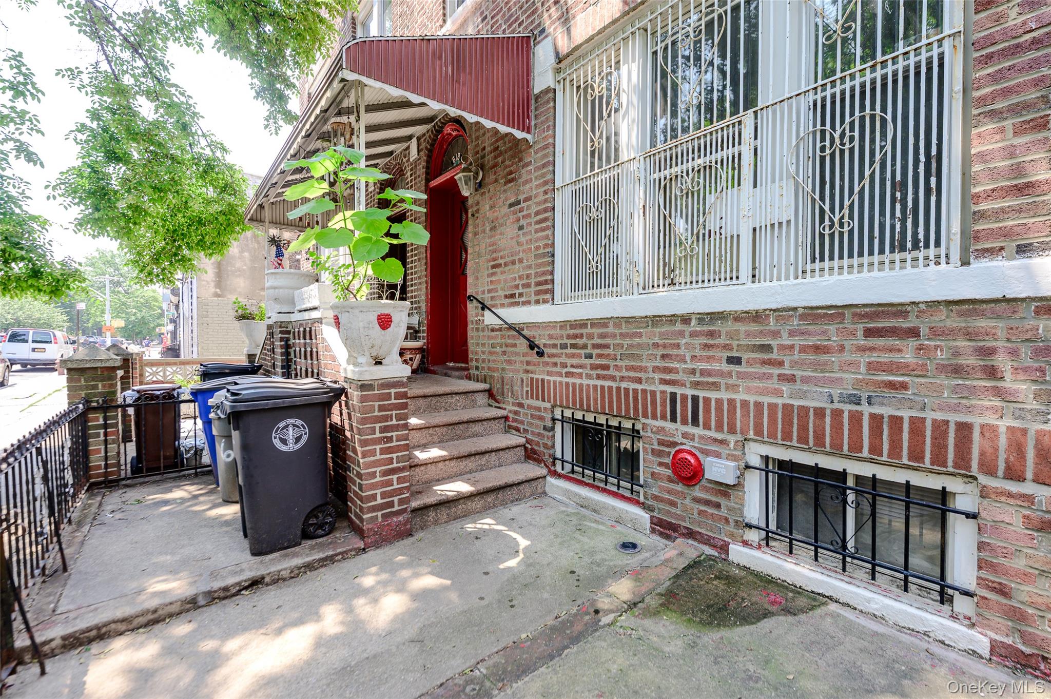 618 E 2nd Street Property Photo 2