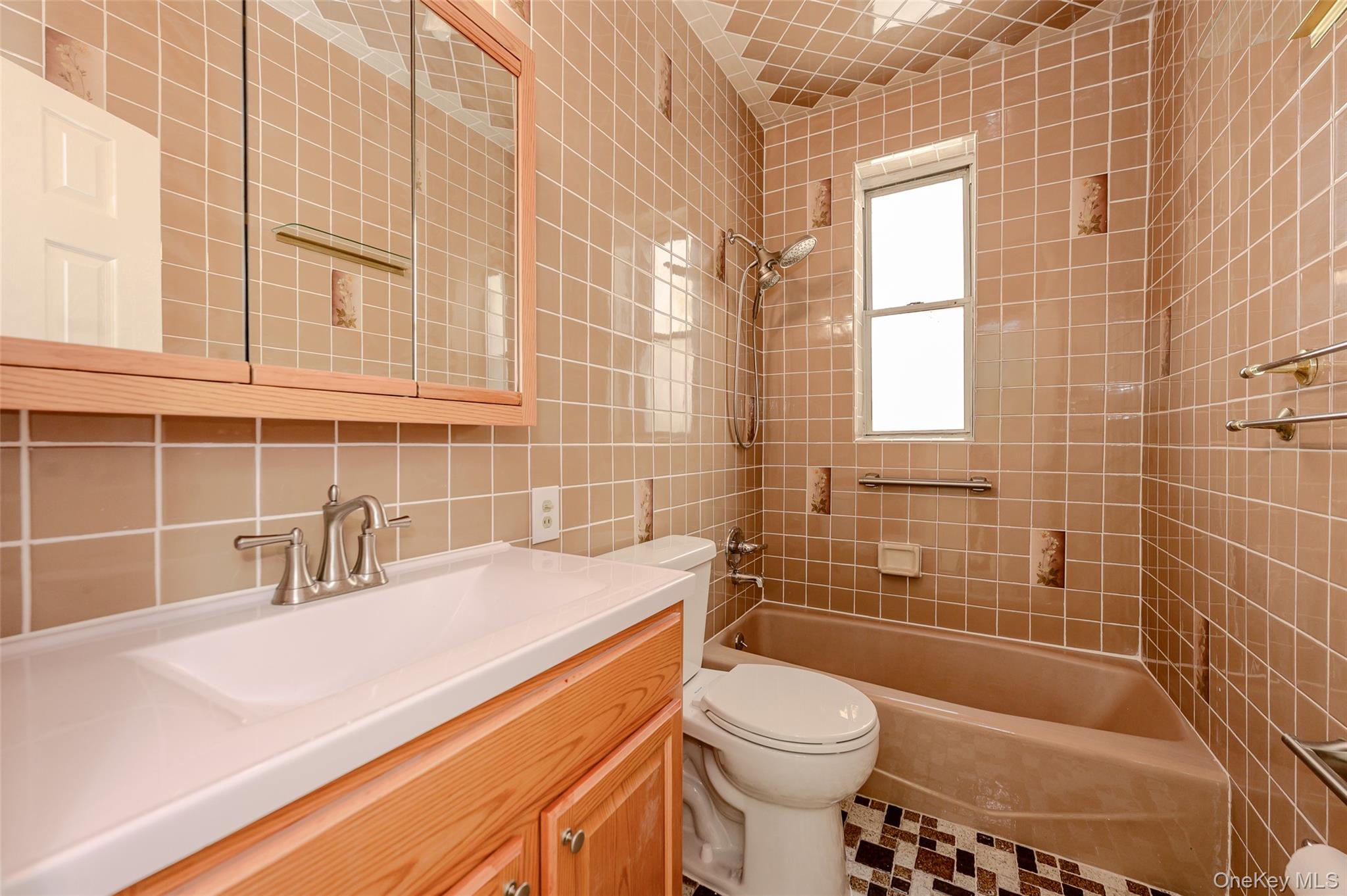 618 E 2nd Street Property Photo 12