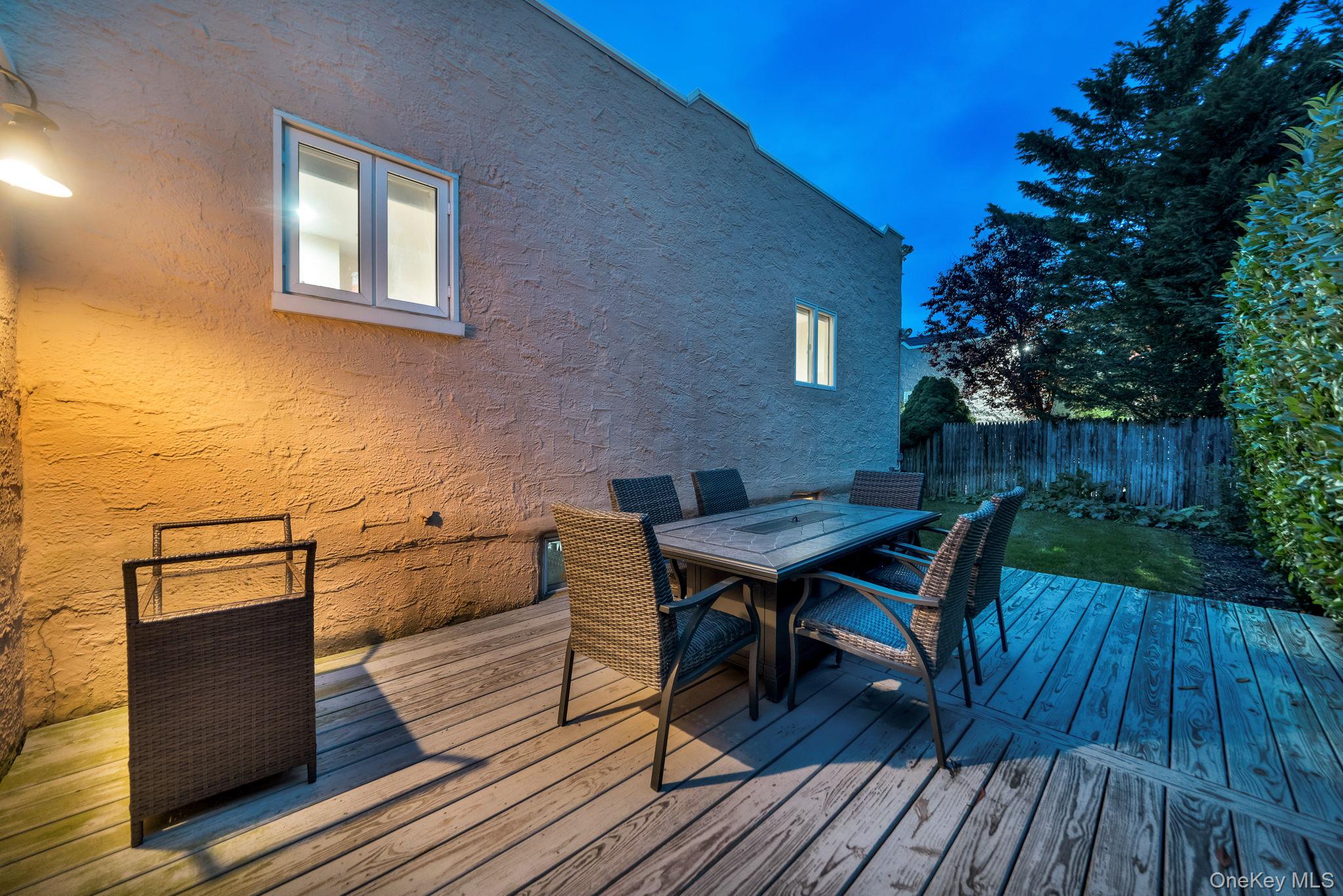 327 Wynsum Avenue Property Photo 4