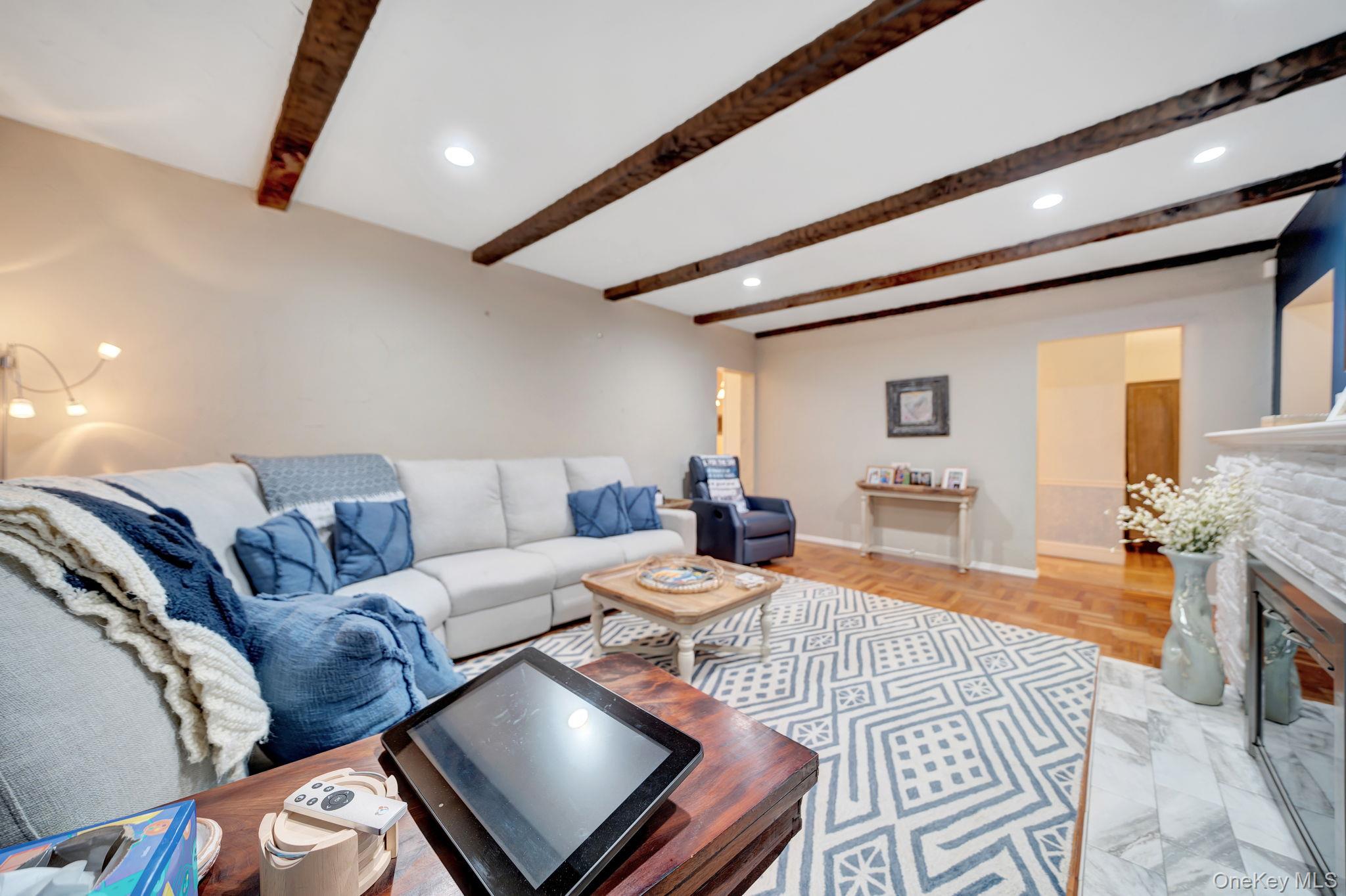 327 Wynsum Avenue Property Photo 9