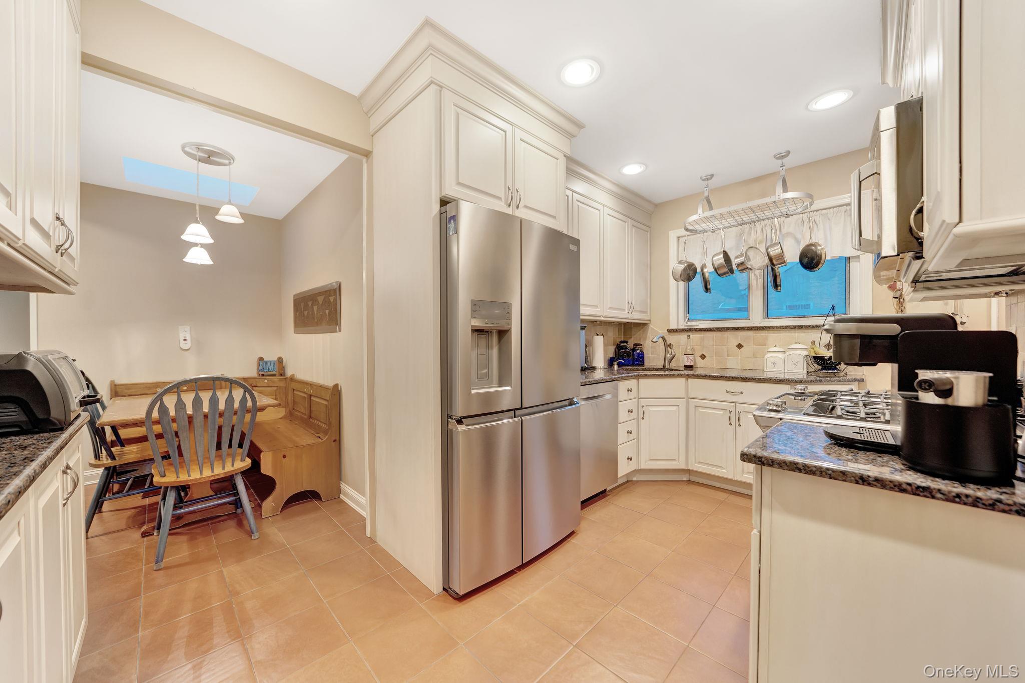 327 Wynsum Avenue Property Photo 11