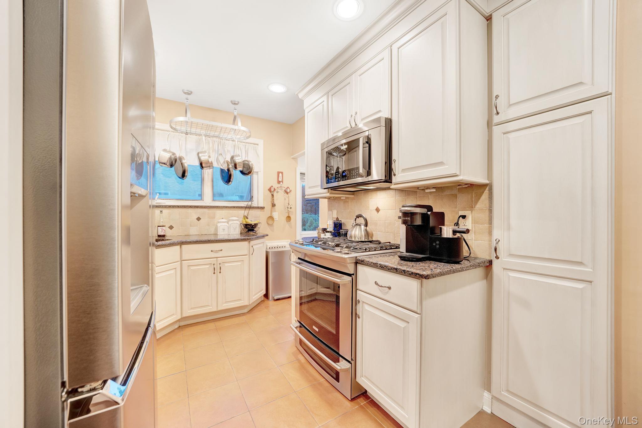327 Wynsum Avenue Property Photo 12