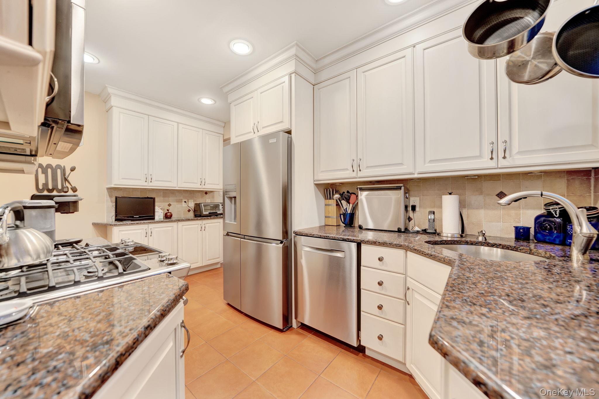 327 Wynsum Avenue Property Photo 13