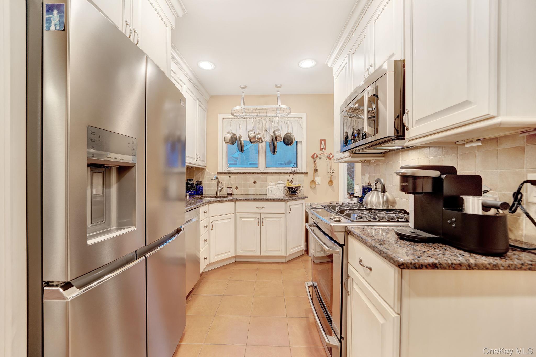 327 Wynsum Avenue Property Photo 14