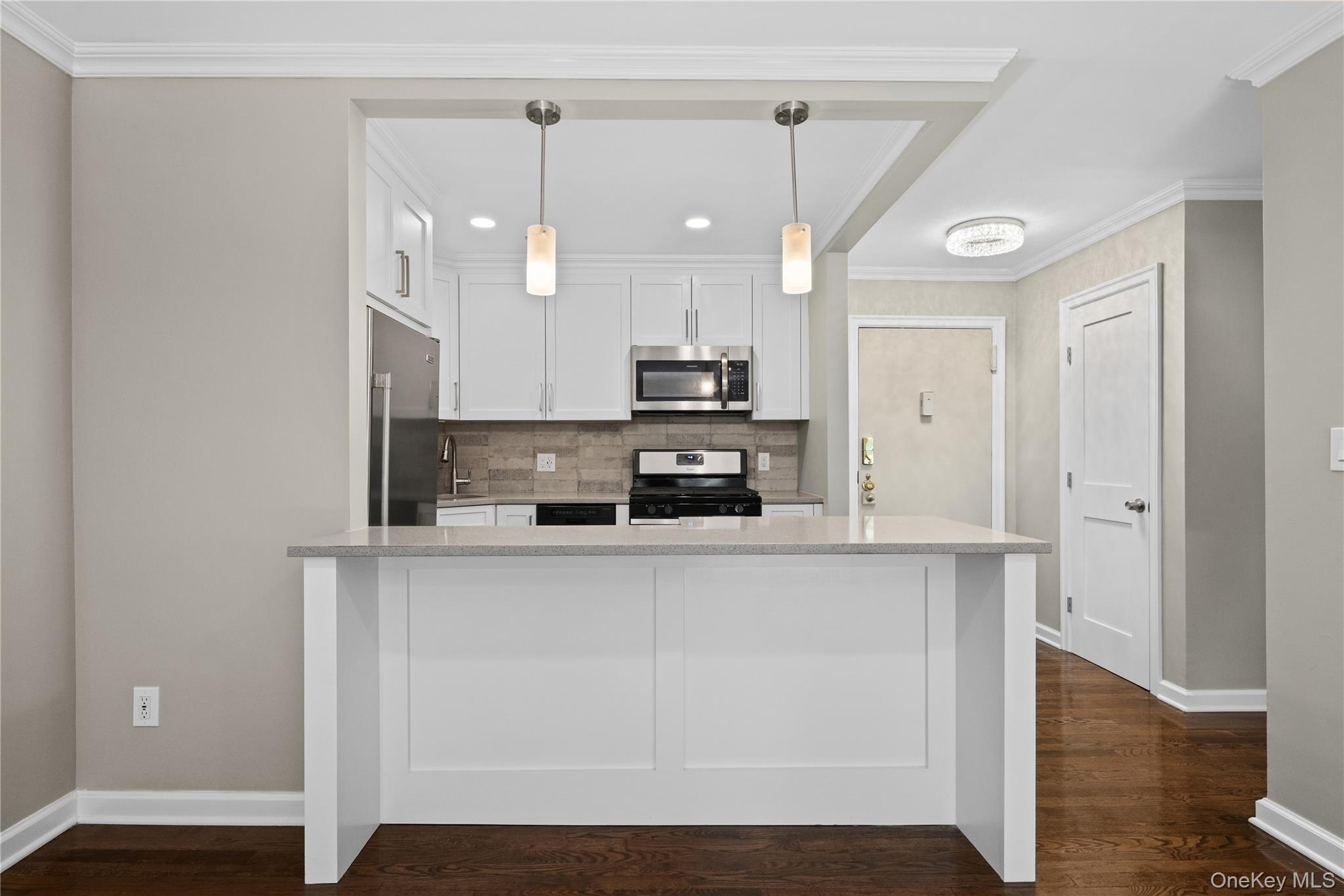 152 B N Broadway 2e Property Photo 1