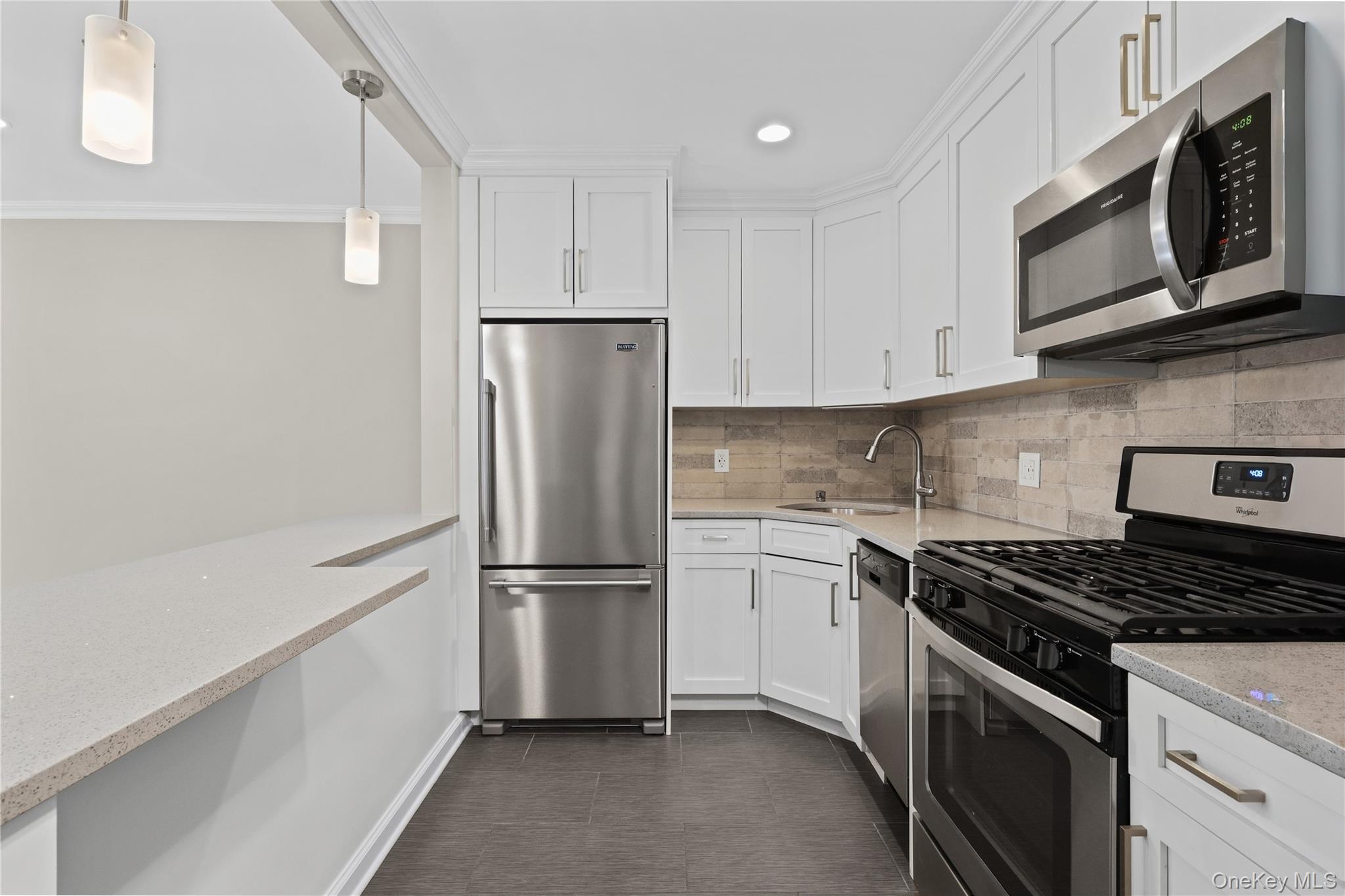 152 B N Broadway 2e Property Photo 4