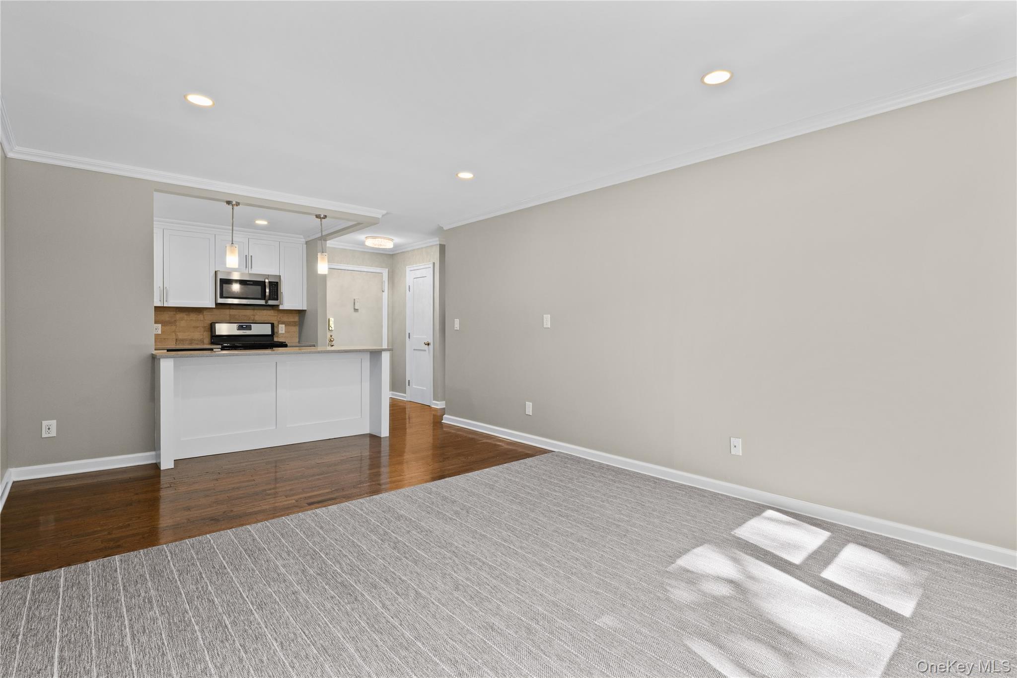 152 B N Broadway 2e Property Photo 6