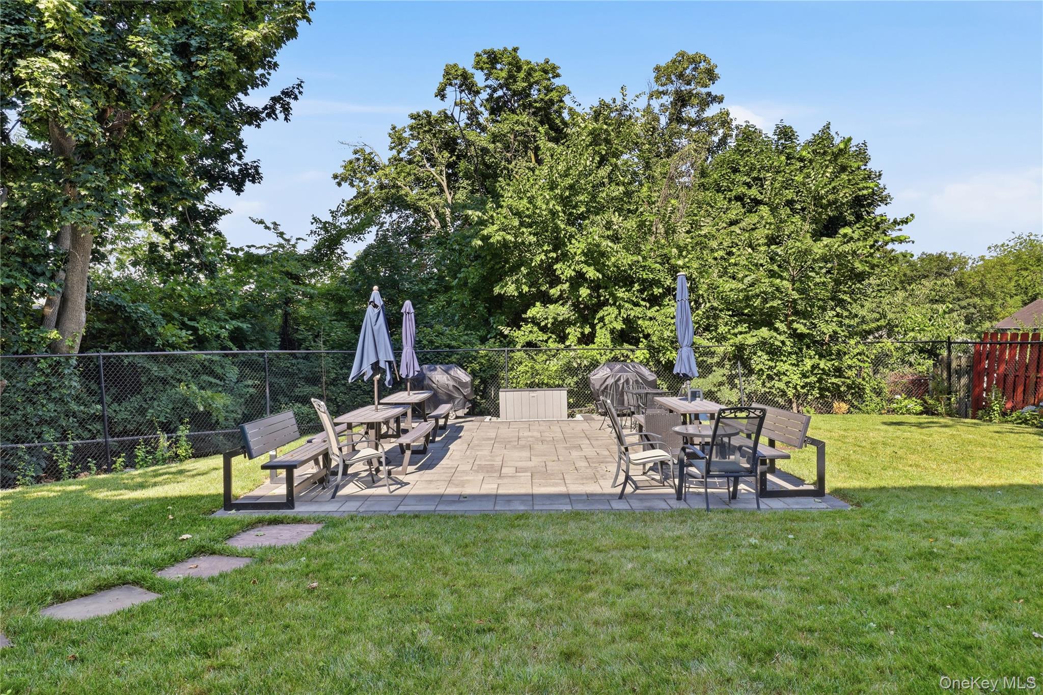 152 B N Broadway 2e Property Photo 12
