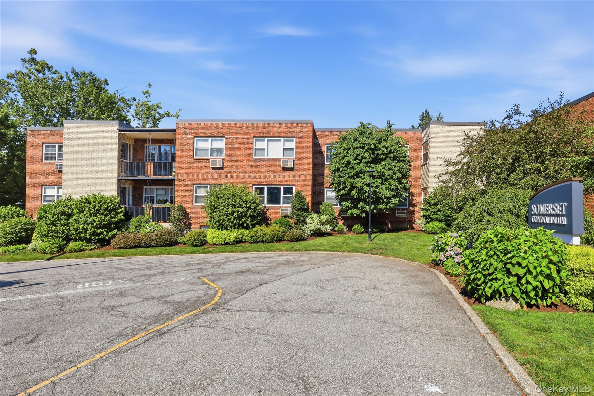 152 B N Broadway 2e Property Photo 17