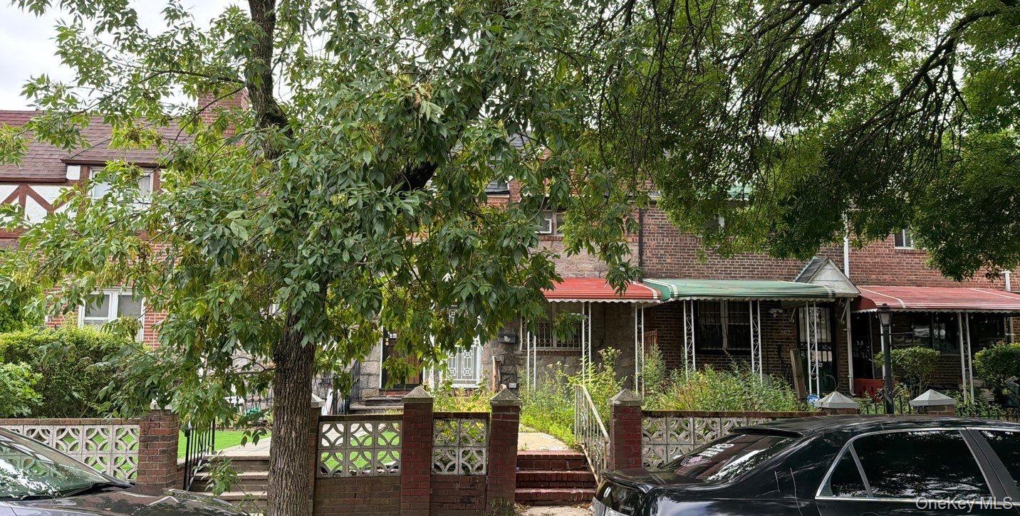 264 E 86th Street Property Photo 3