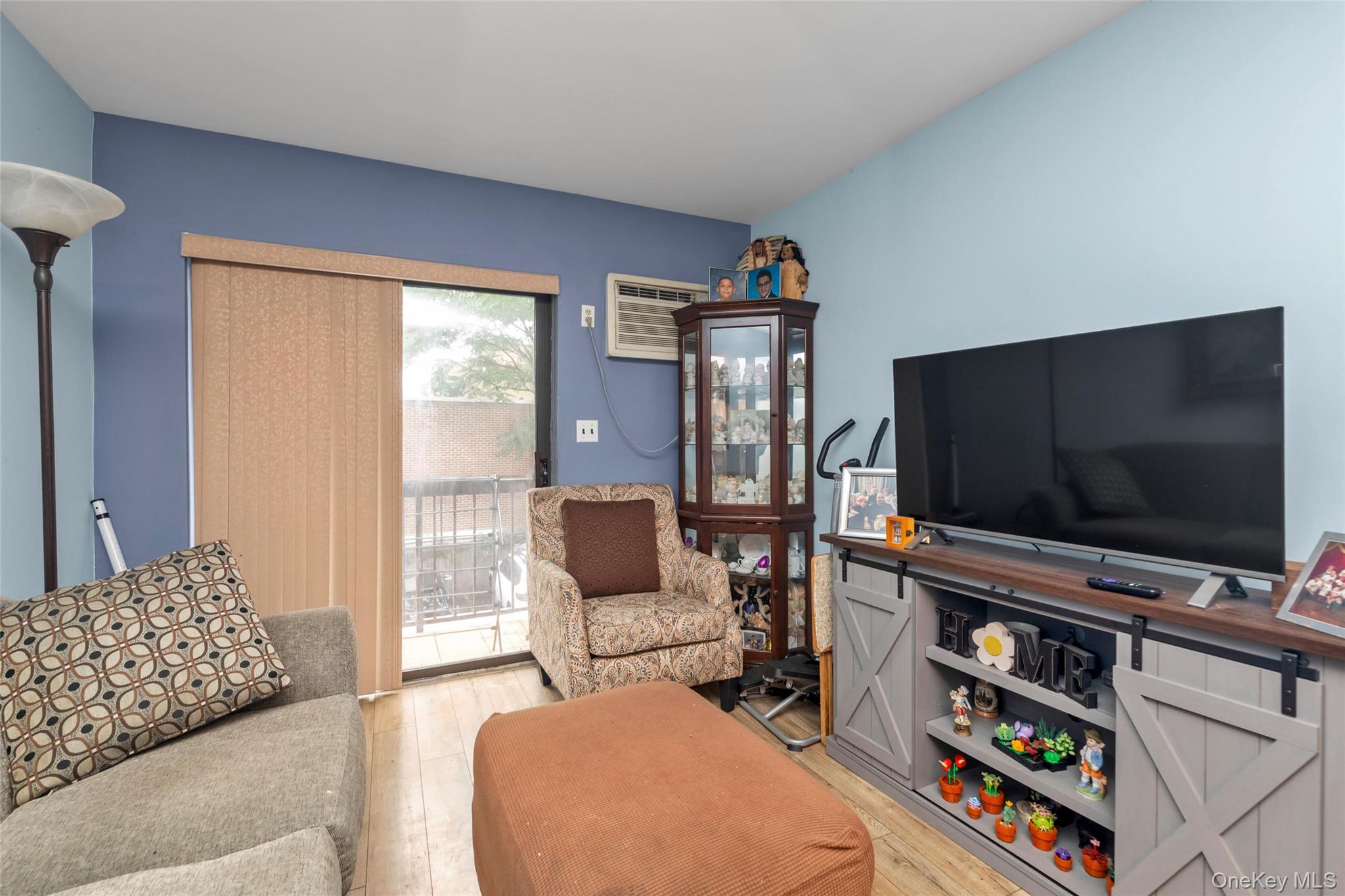 5536 69th Place R3 Property Photo 4