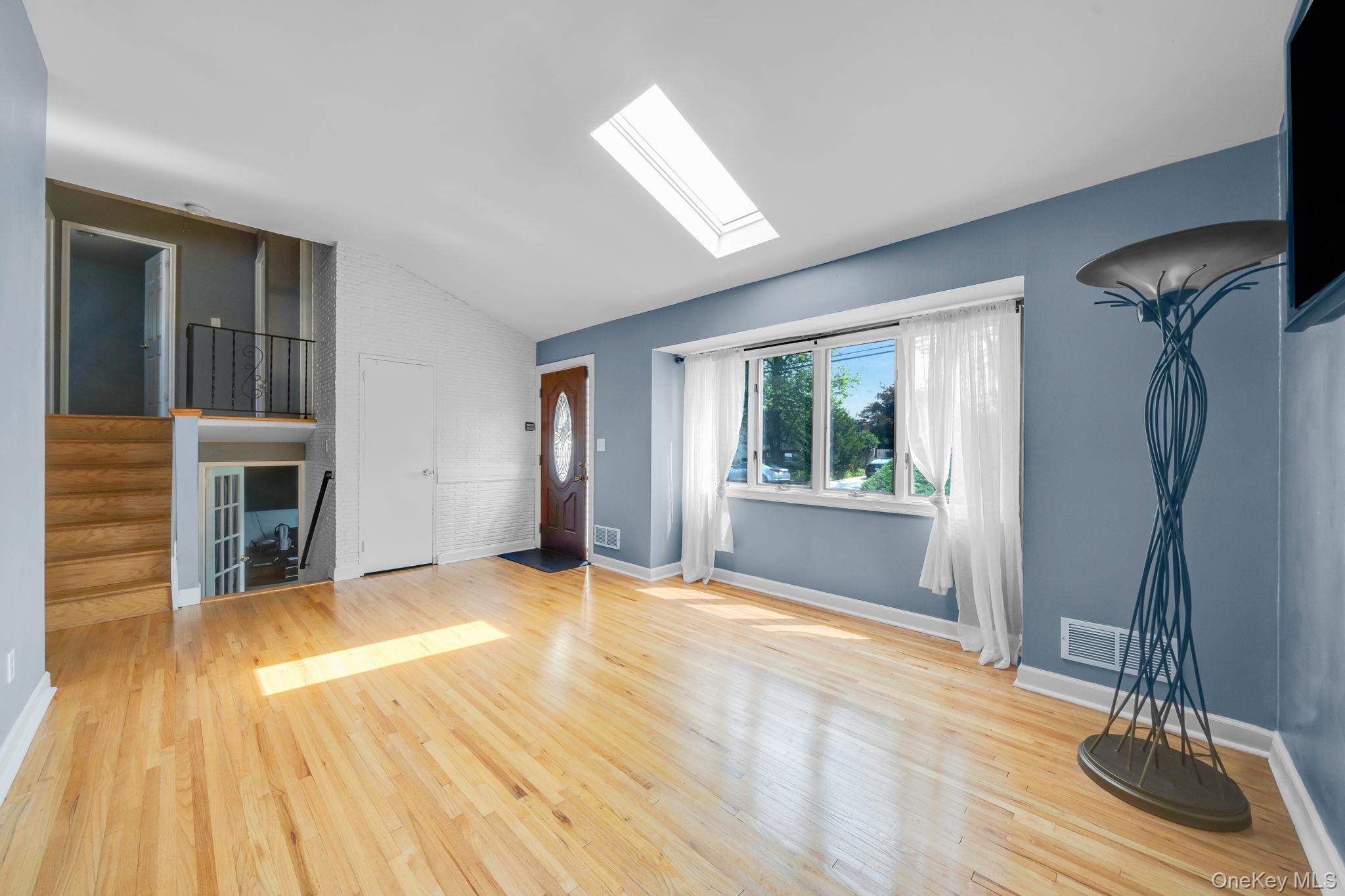 336 W 23rd Street Property Photo 3