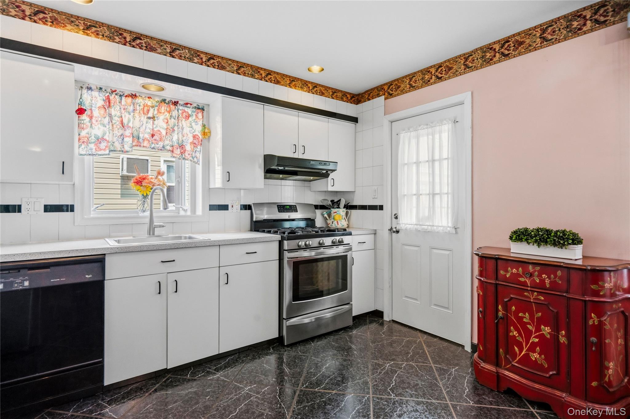 78 Ambrose Avenue Property Photo 14