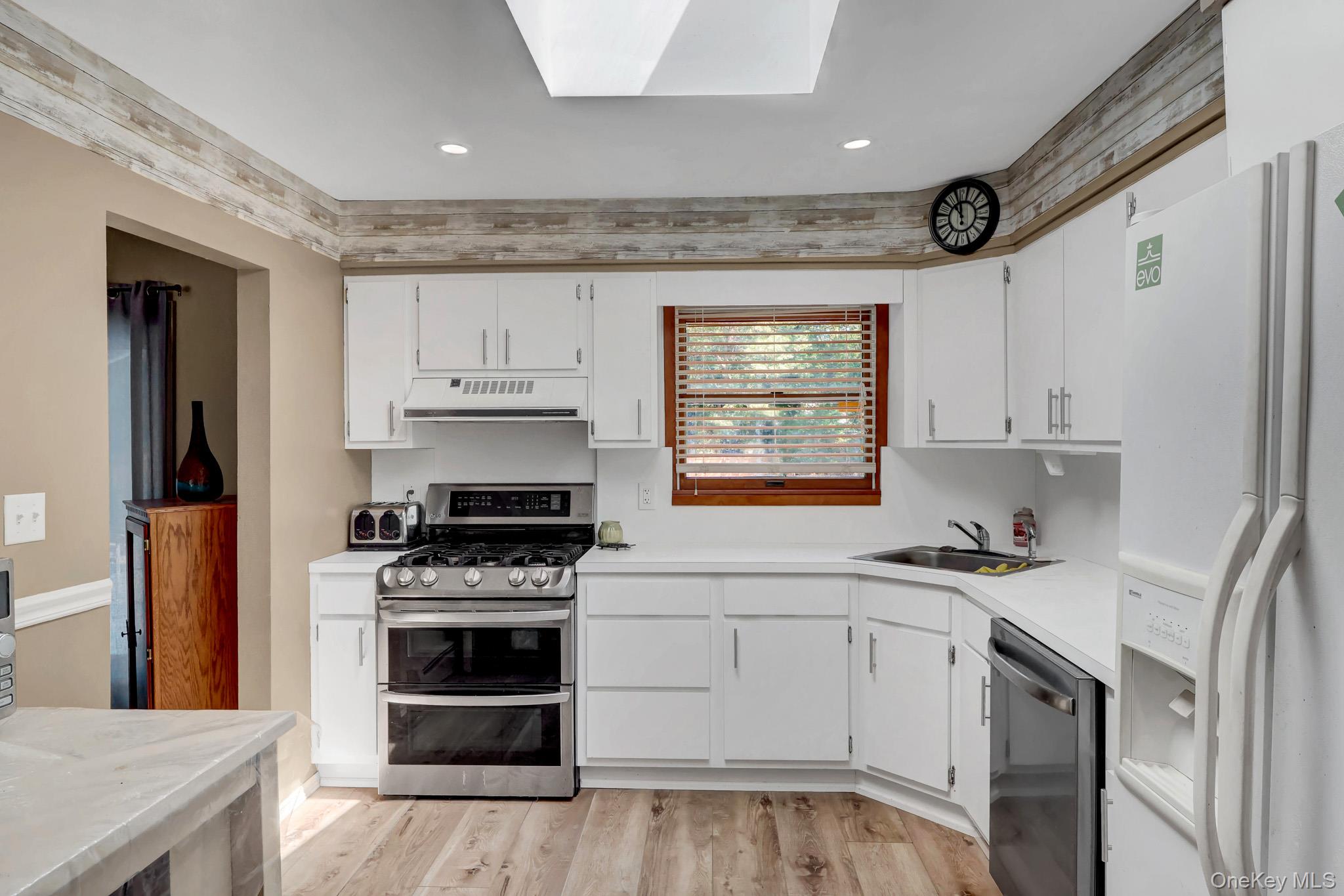 473 Long Island Avenue Property Photo 4