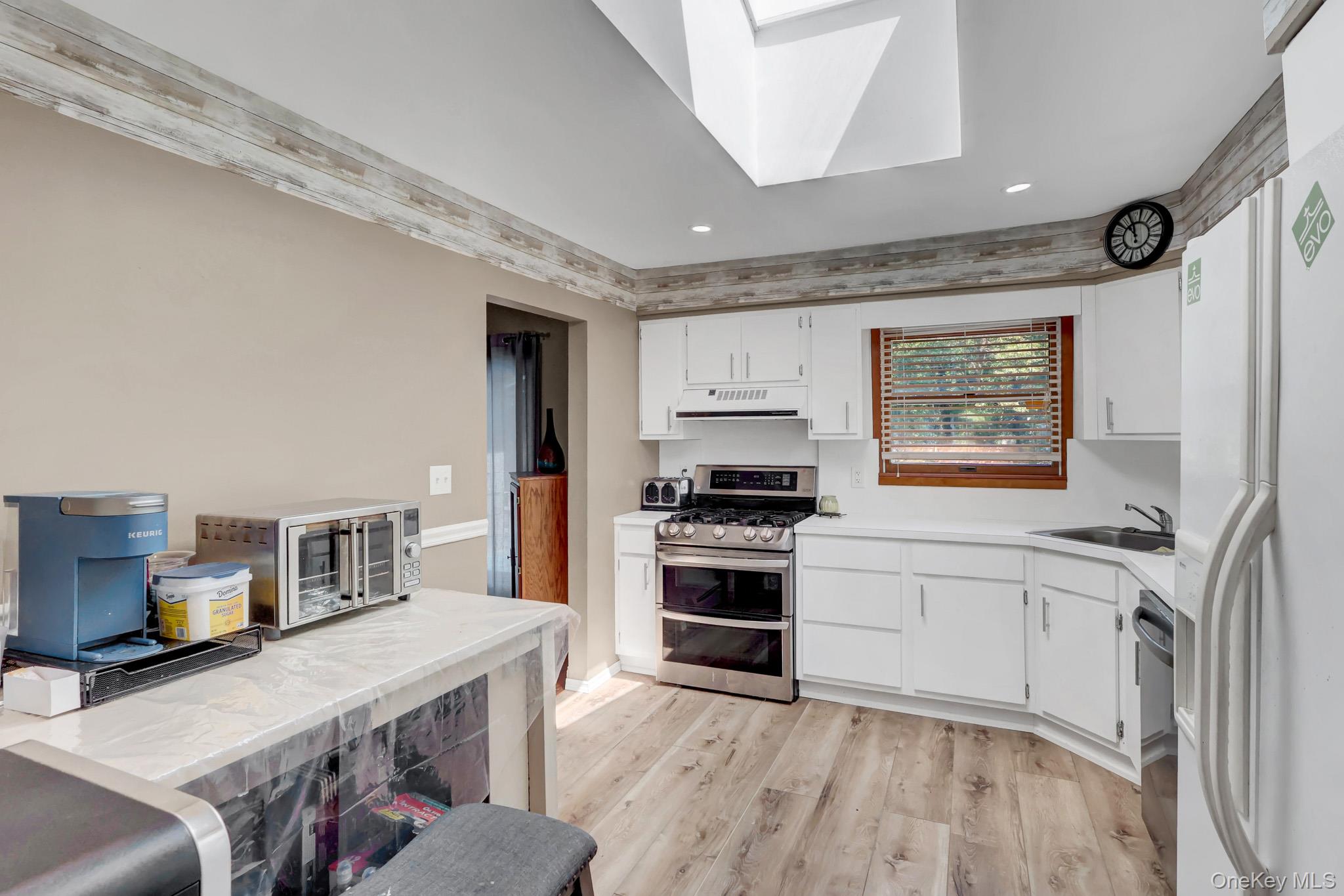 473 Long Island Avenue Property Photo 8