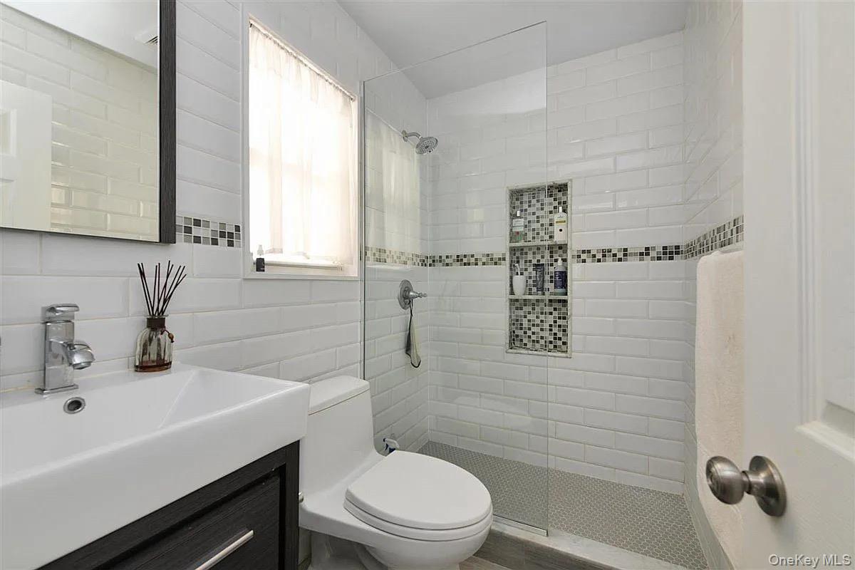 32-50 201st Street Property Photo 10