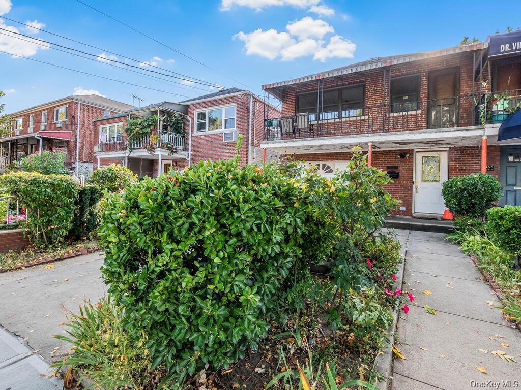 1863 Williamsbridge Road Property Photo 3