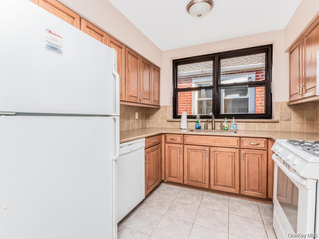 1863 Williamsbridge Road Property Photo 8
