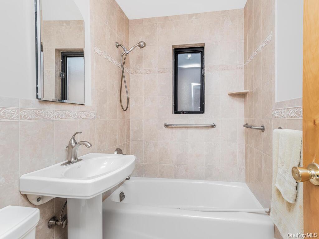 1863 Williamsbridge Road Property Photo 10
