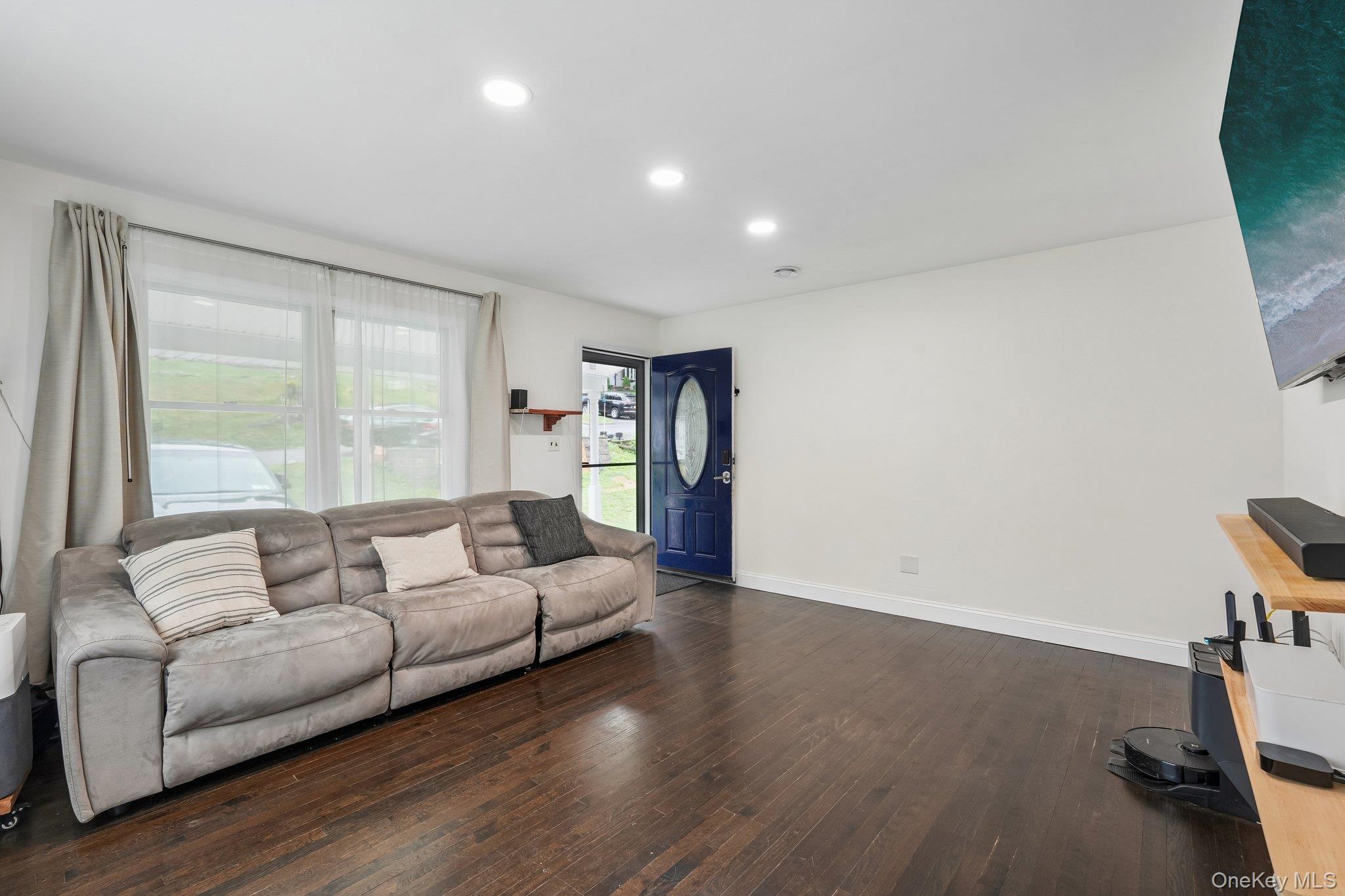 849 Warren Avenue Property Photo 6