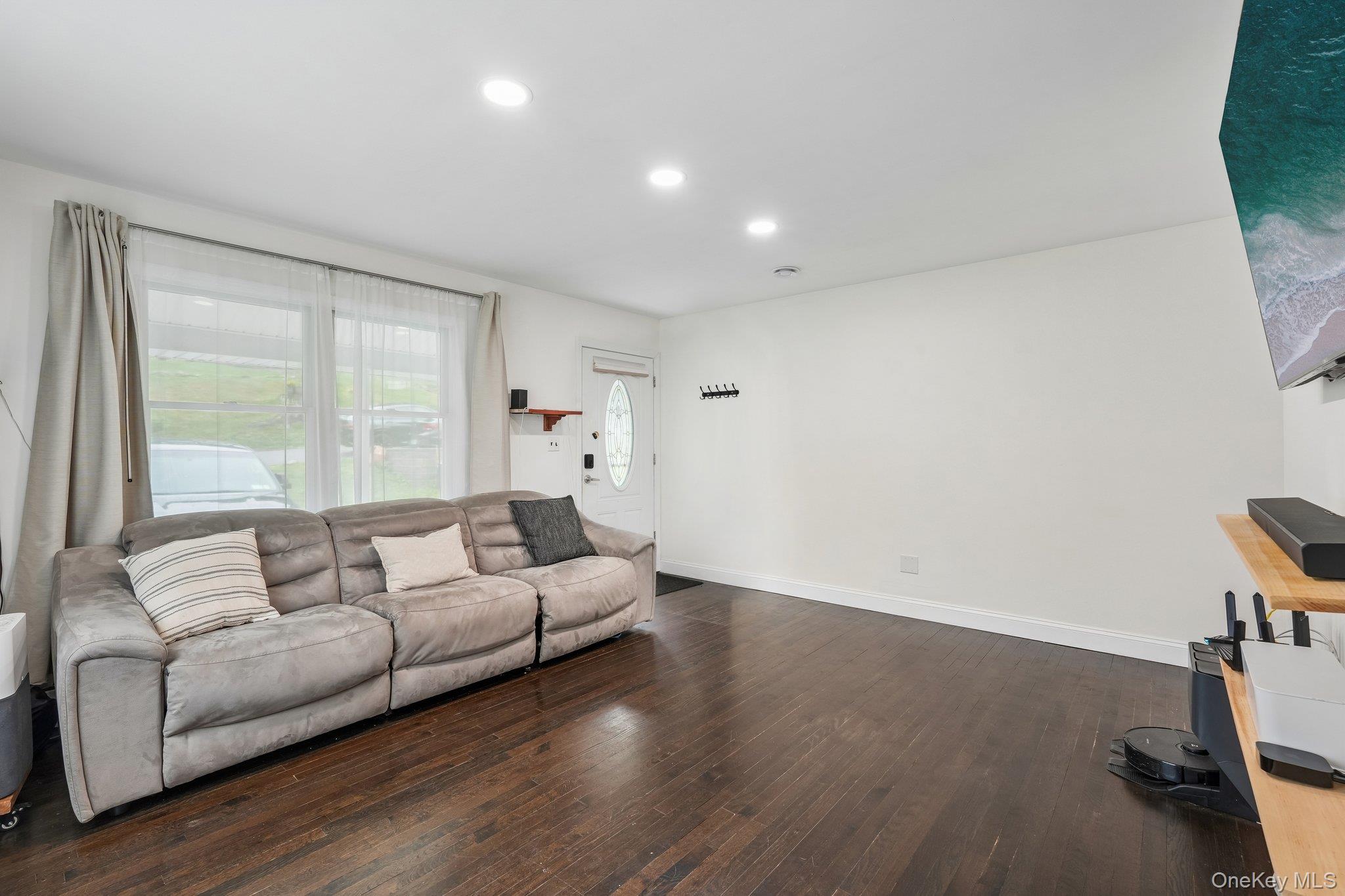 849 Warren Avenue Property Photo 7
