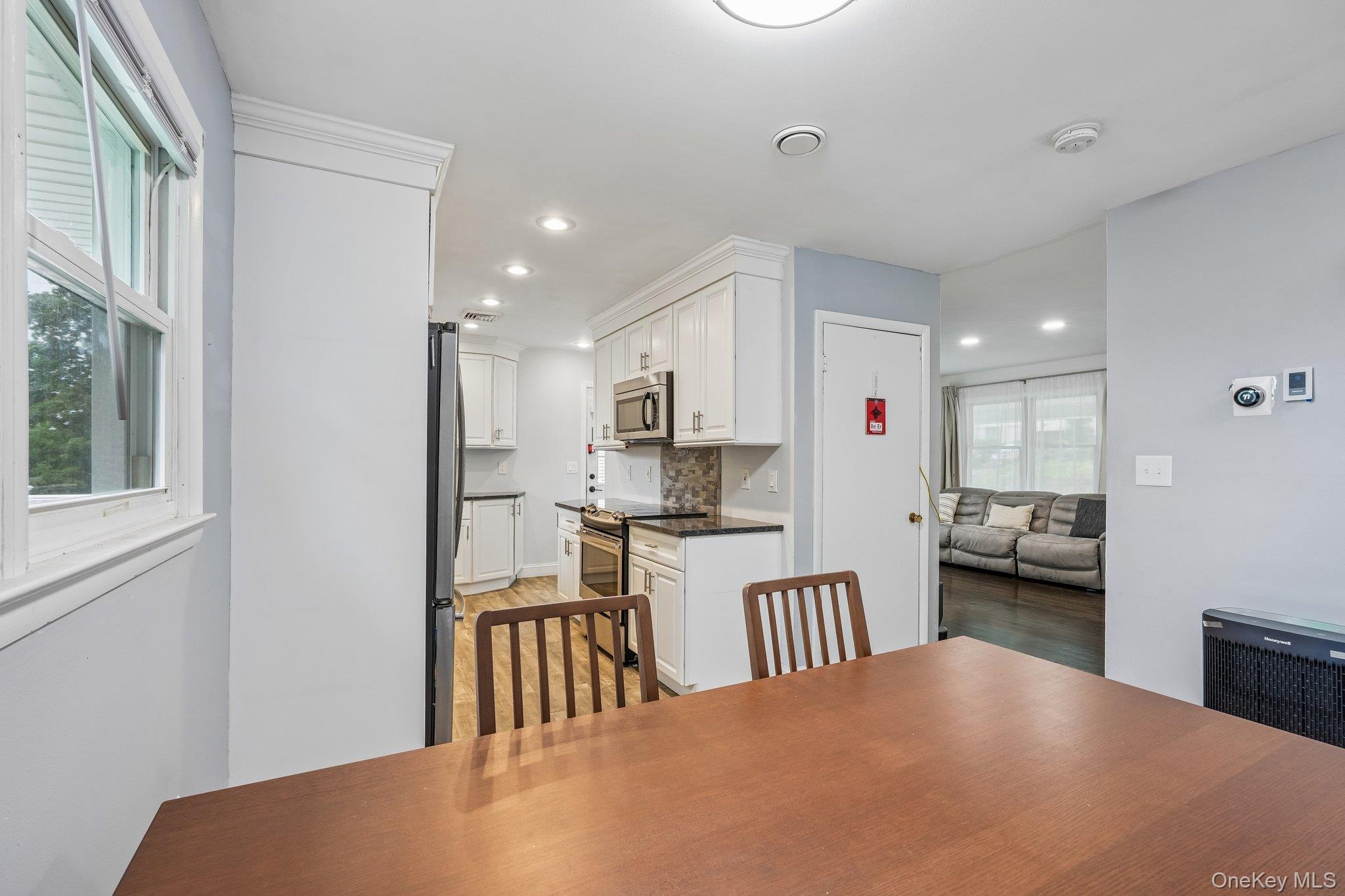 849 Warren Avenue Property Photo 11