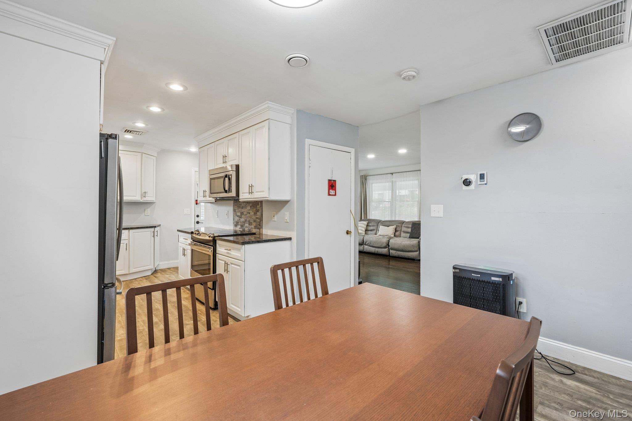 849 Warren Avenue Property Photo 12