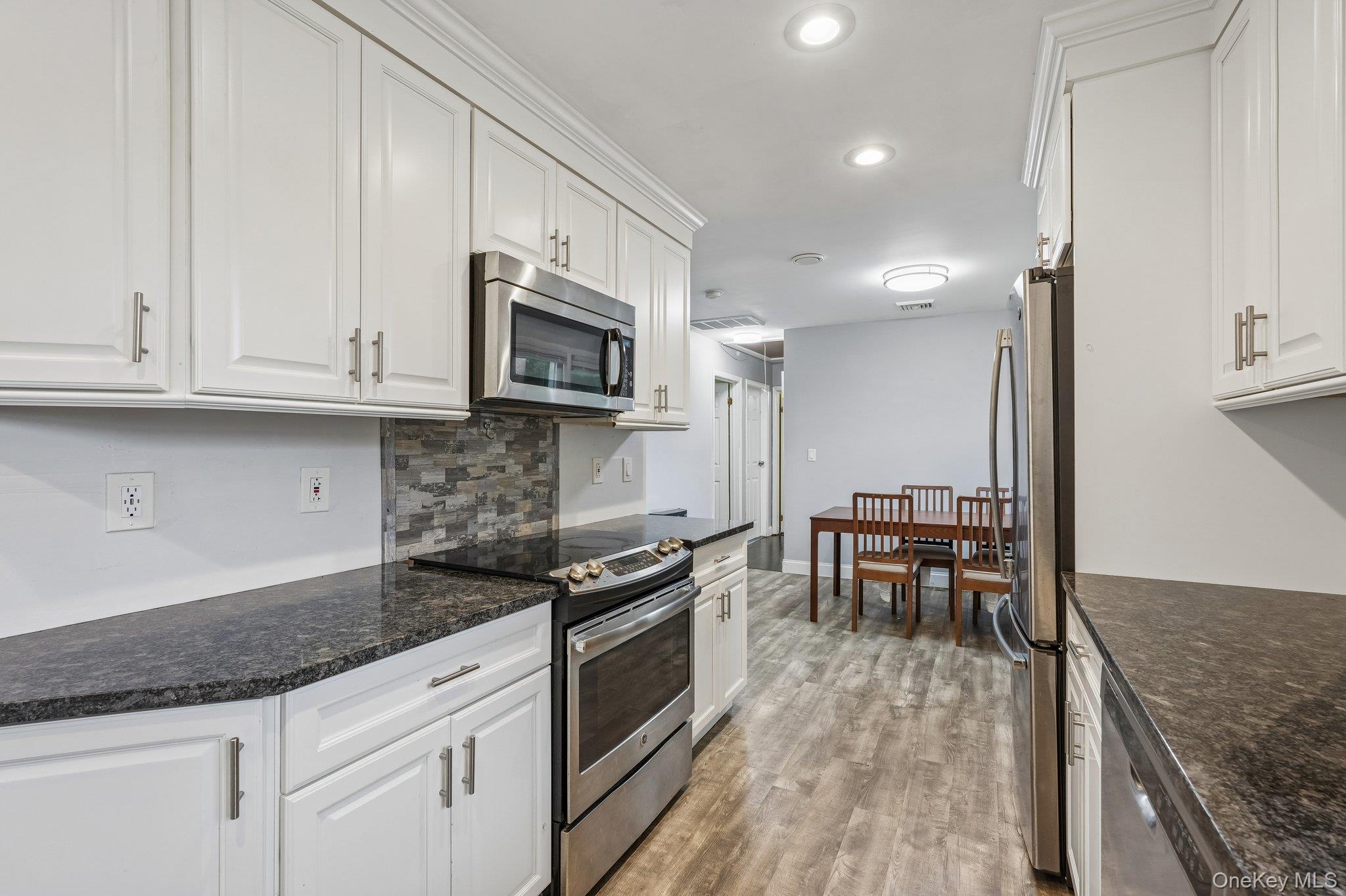 849 Warren Avenue Property Photo 15