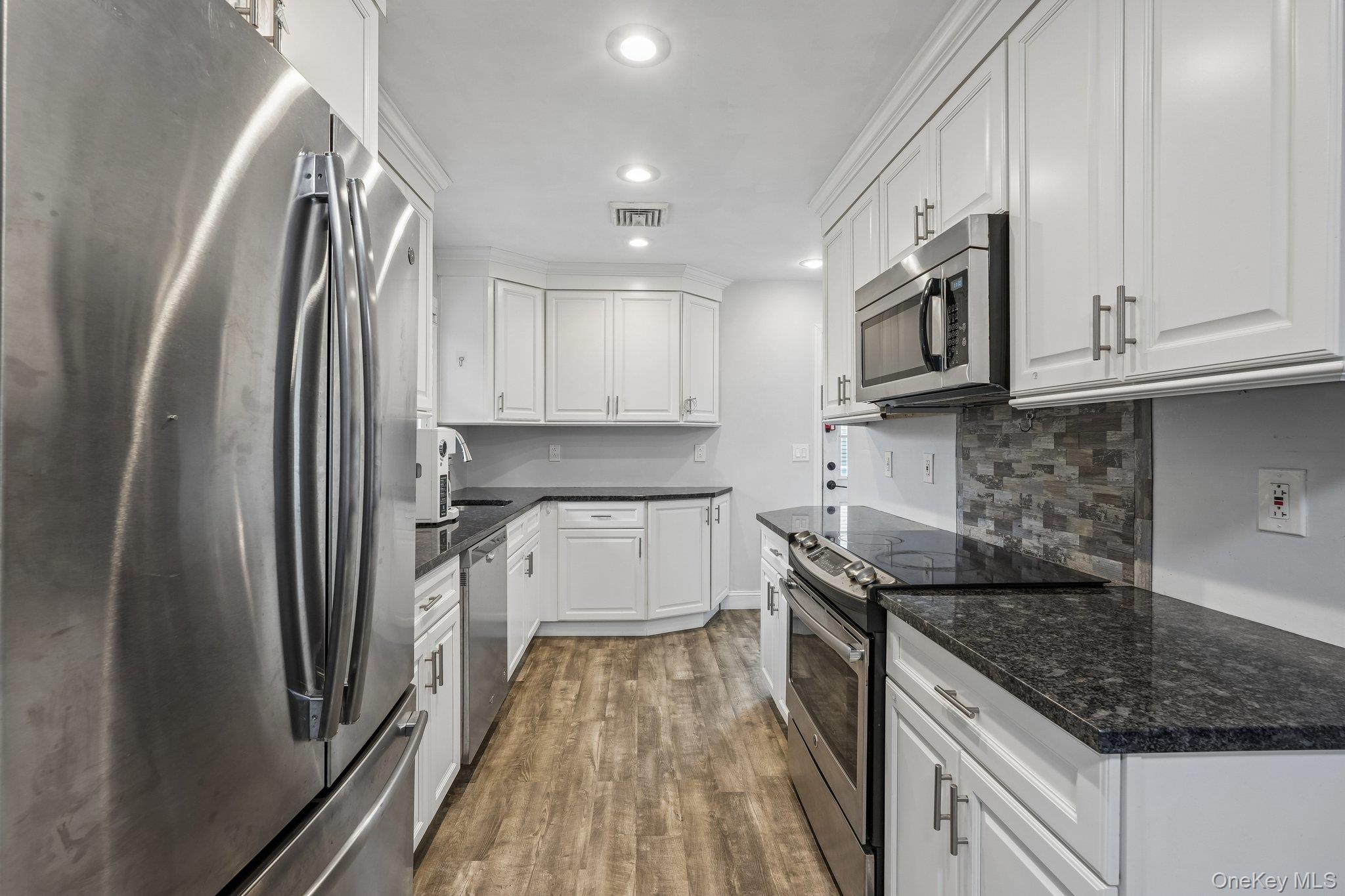 849 Warren Avenue Property Photo 16