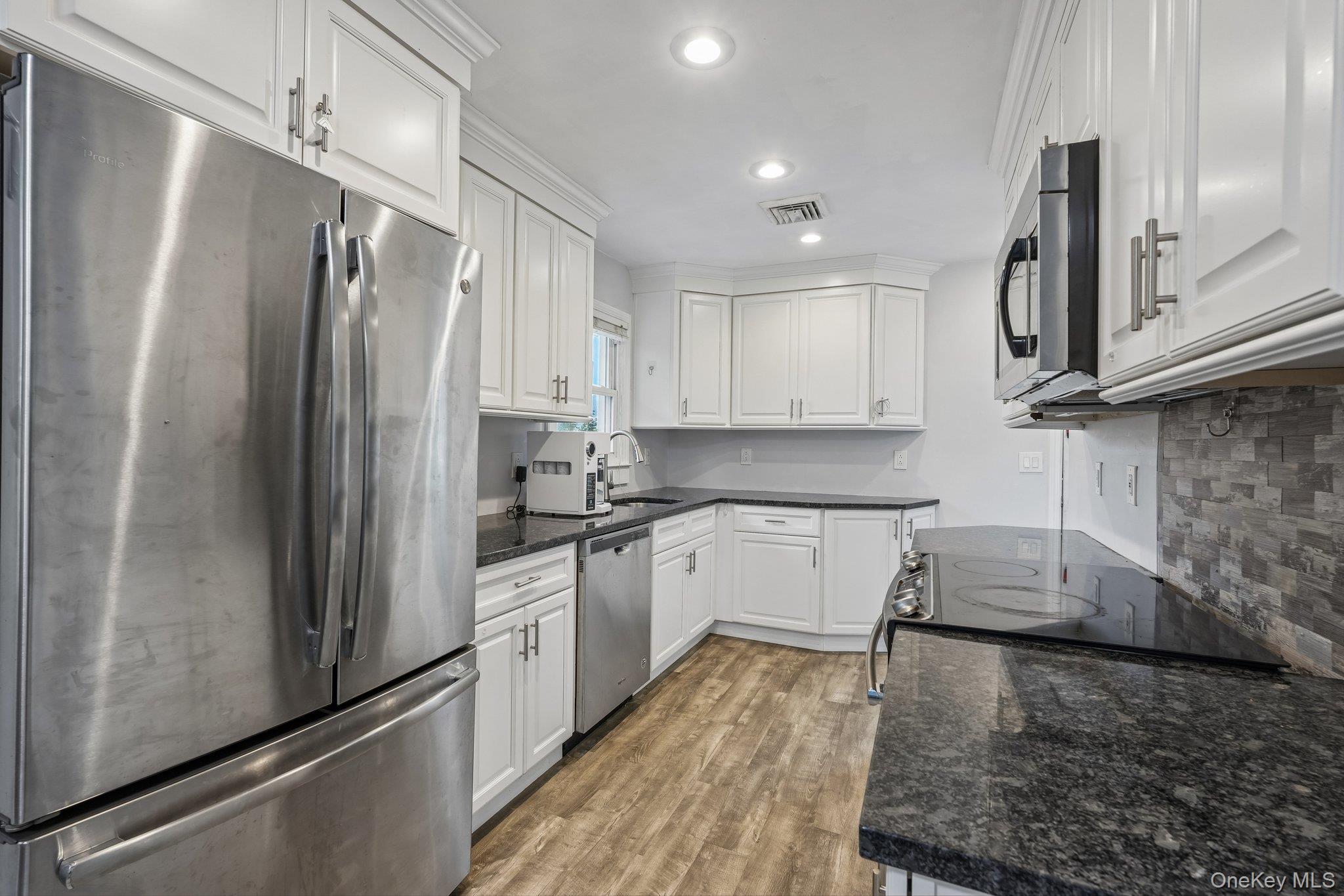 849 Warren Avenue Property Photo 17