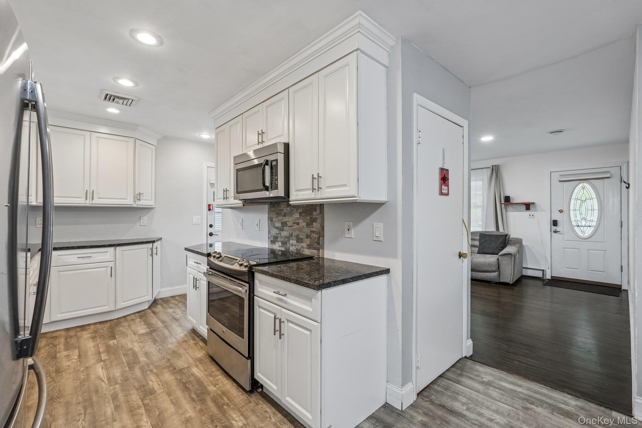 849 Warren Avenue Property Photo 18