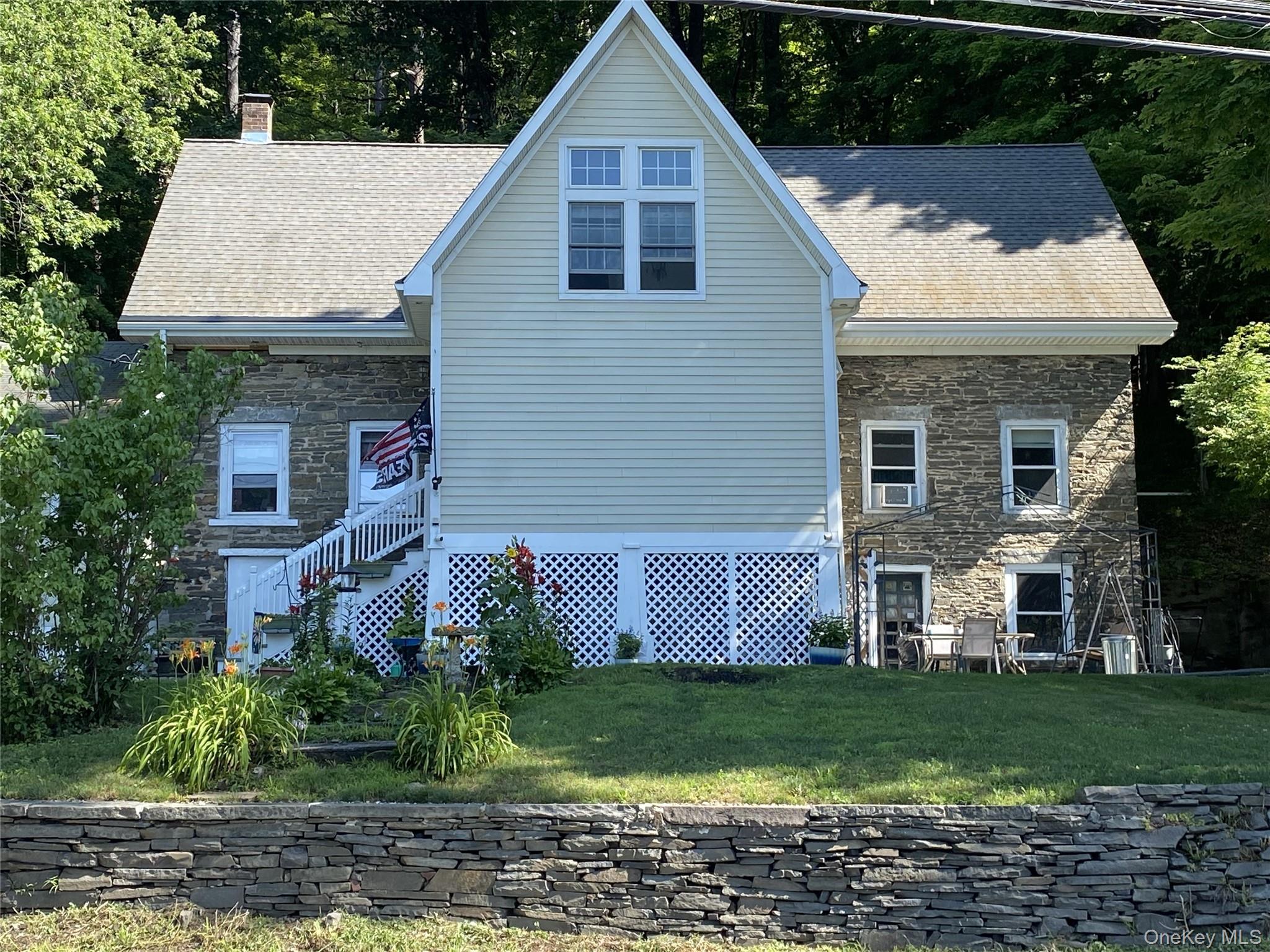 696 Sawkill Road Property Photo 1
