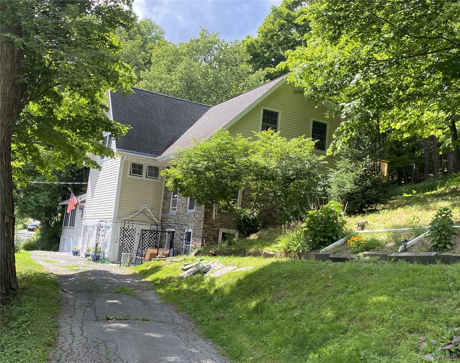 696 Sawkill Road Property Photo 3