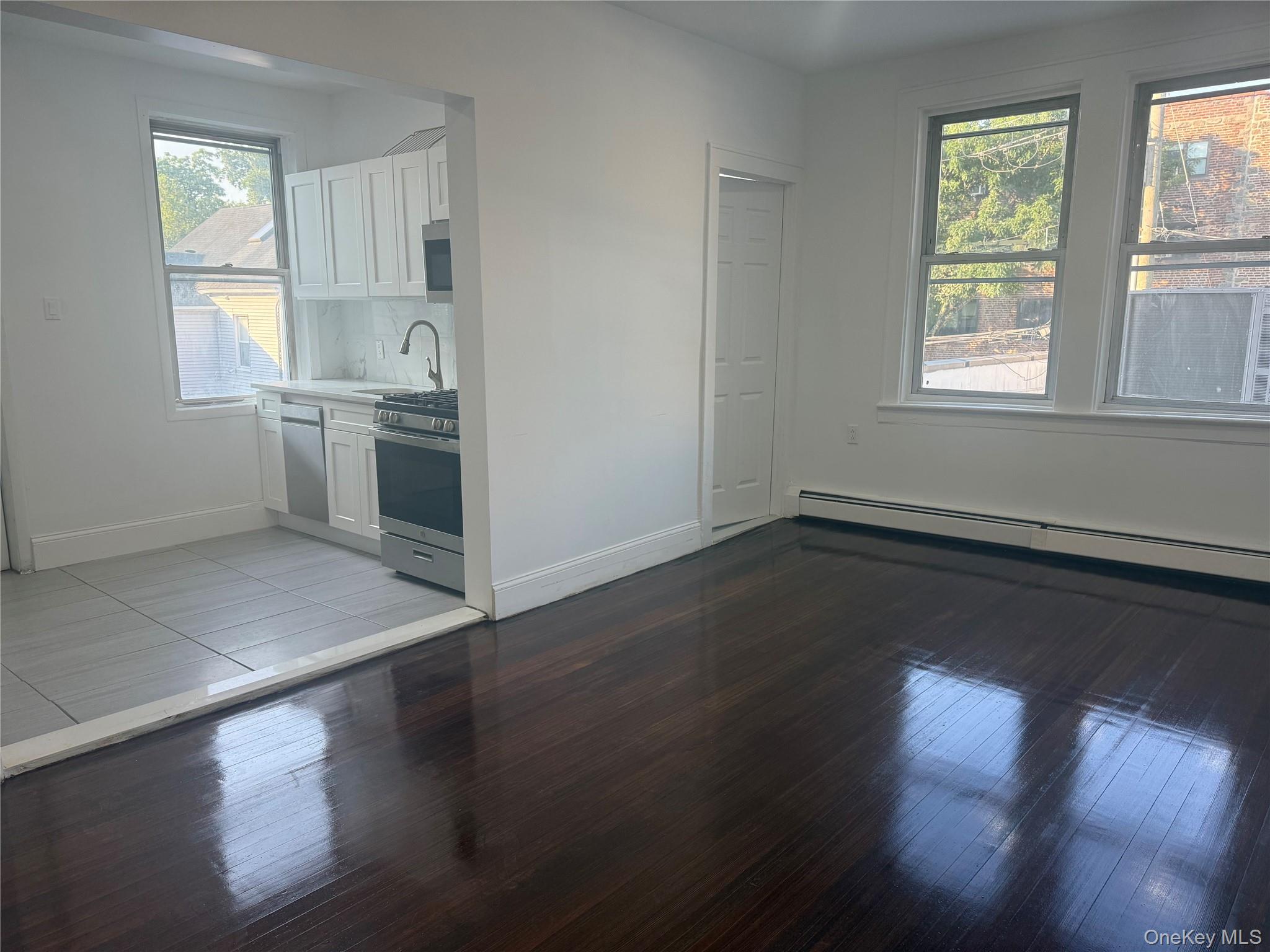 1916 Palmer Avenue 2R Property Photo 1