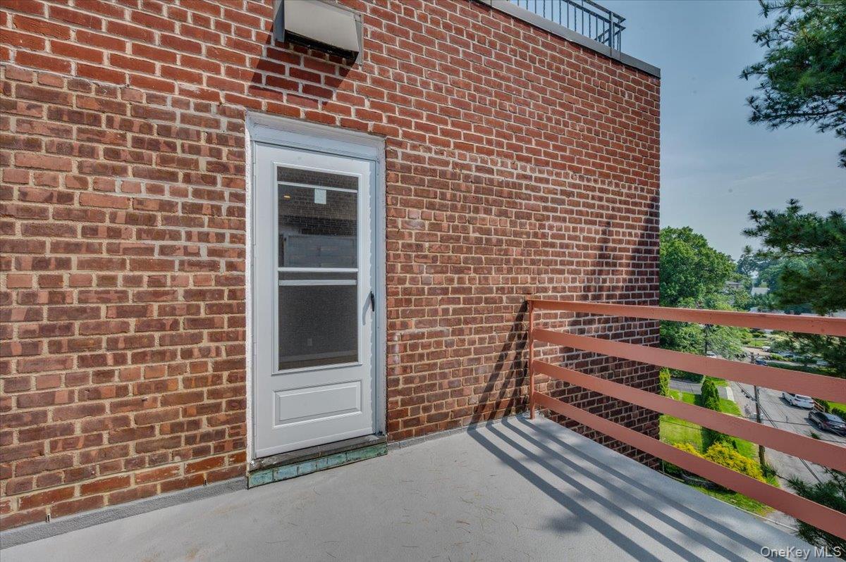 1111 Midland Avenue 6g Property Photo 19