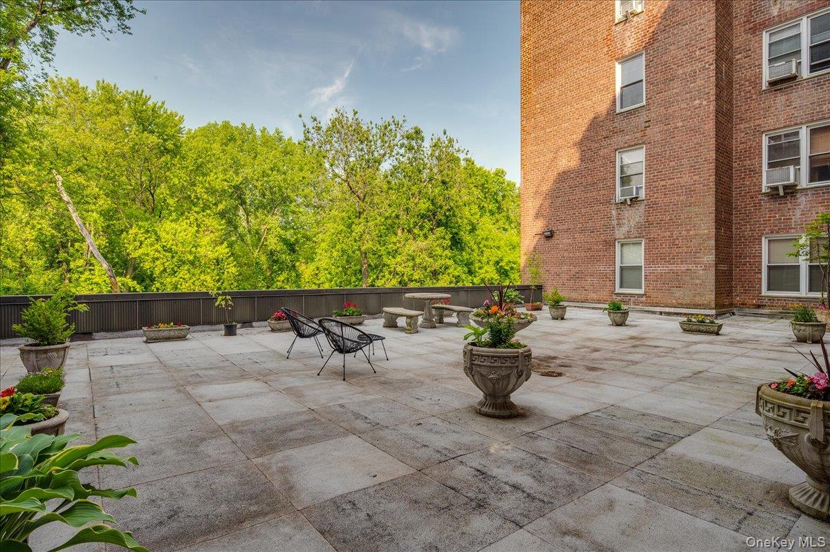 1111 Midland Avenue 6g Property Photo 29