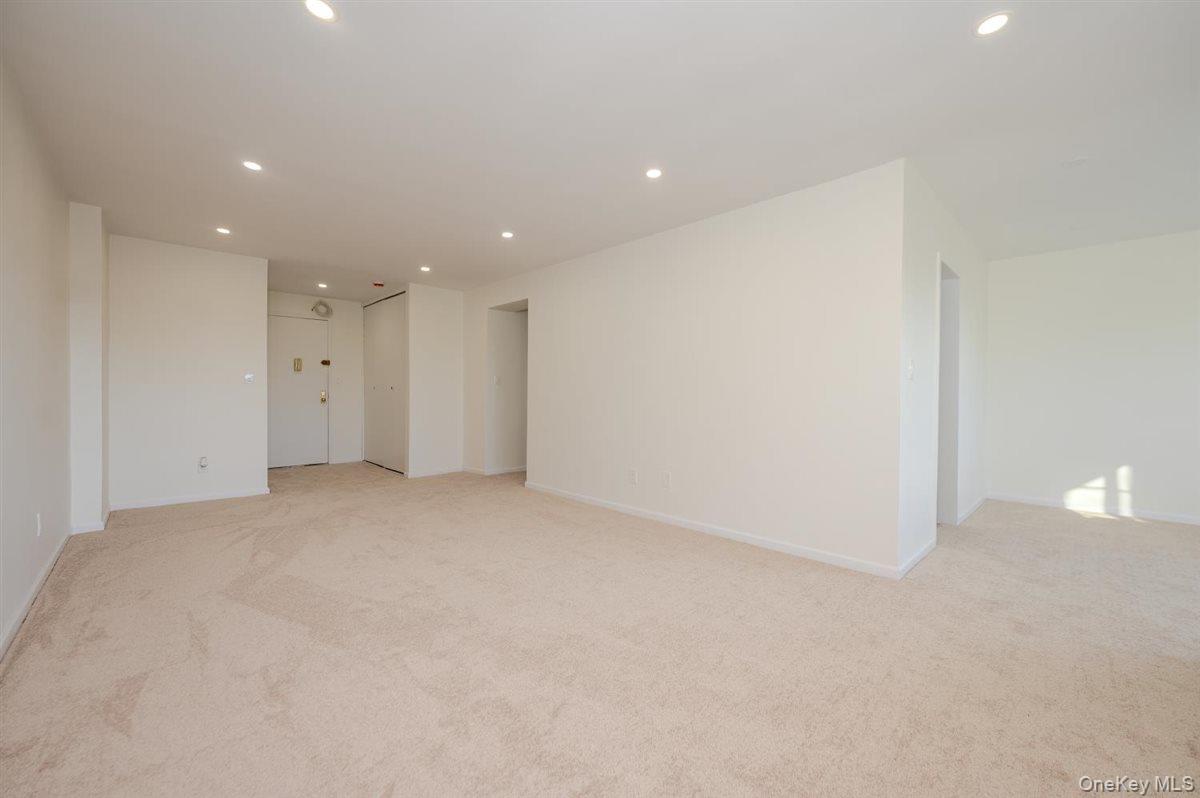 99 Randall Avenue 4-l Property Photo 6