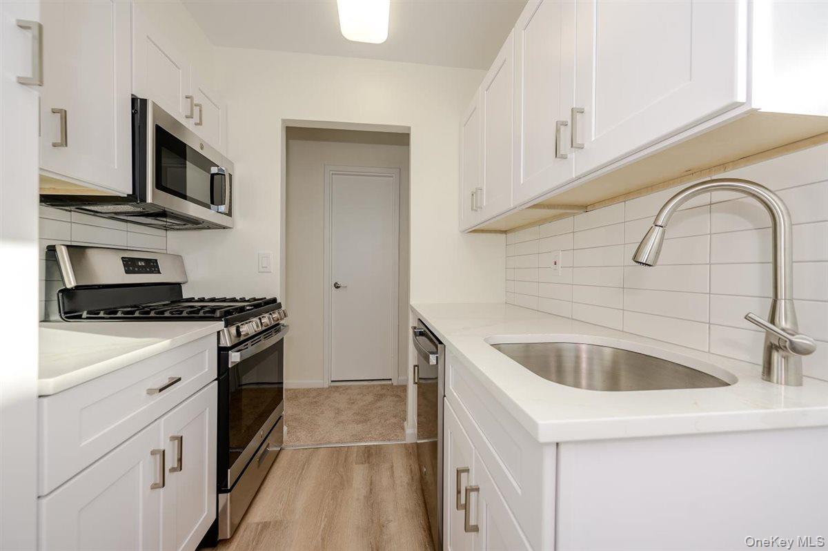 99 Randall Avenue 4-l Property Photo 9