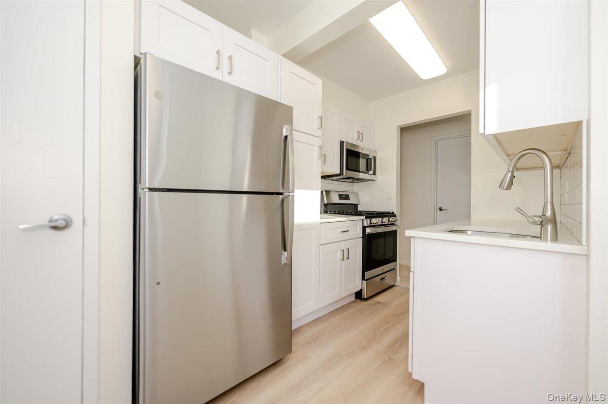99 Randall Avenue 4-l Property Photo 10