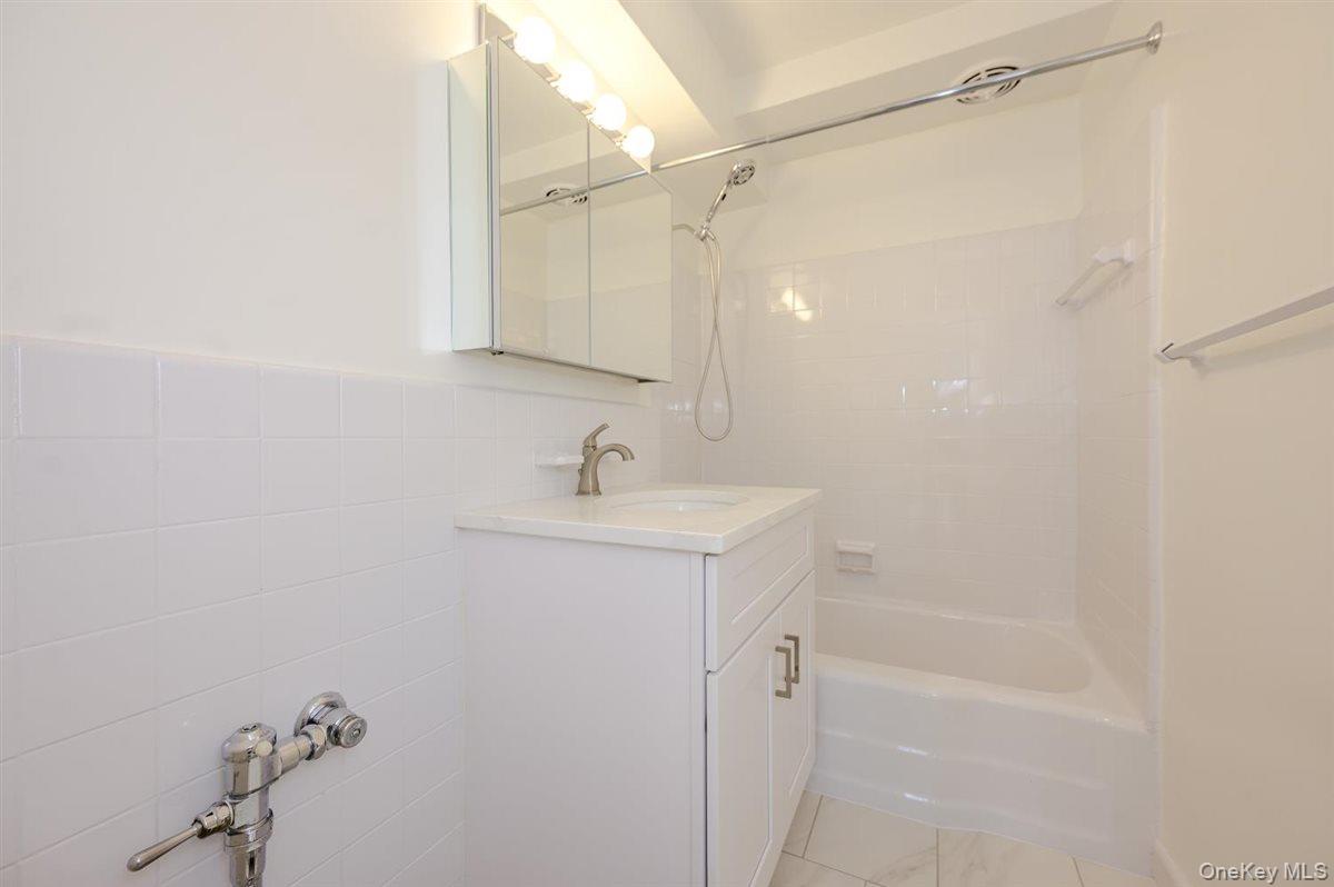 99 Randall Avenue 4-l Property Photo 14