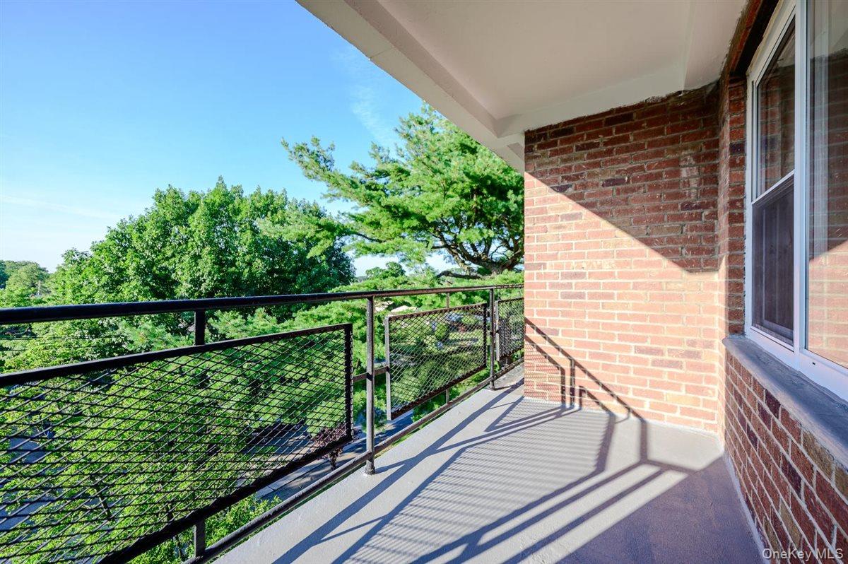 99 Randall Avenue 4-l Property Photo 15