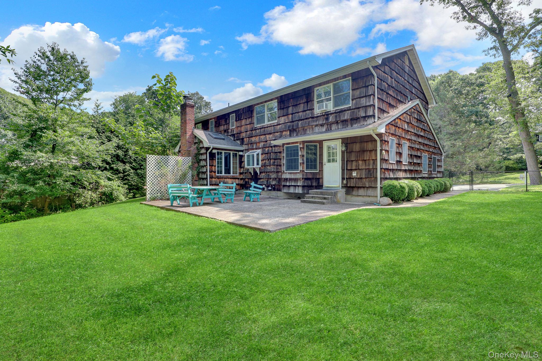 8 Tobi Lane Property Photo 3