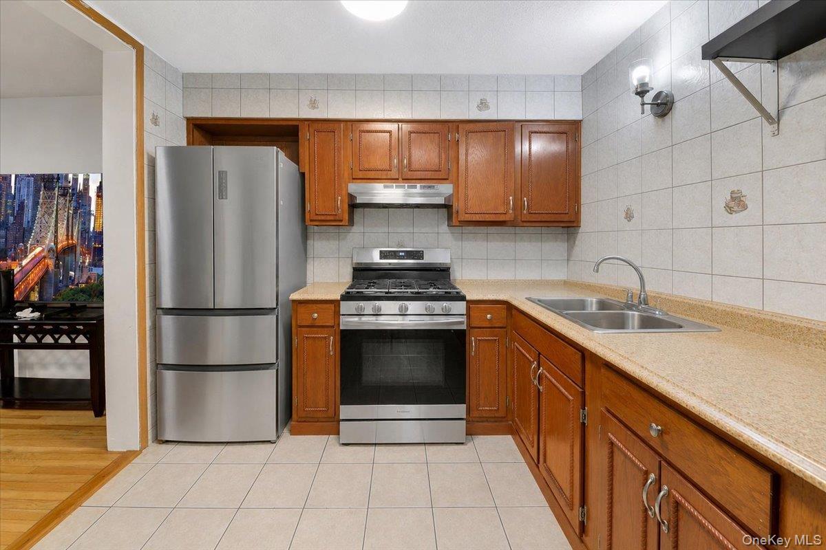 2066 Cicero Avenue 2 Property Photo 5