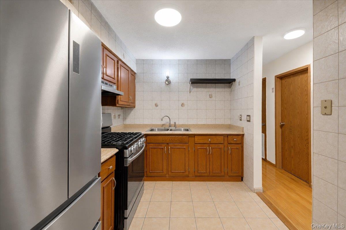 2066 Cicero Avenue 2 Property Photo 6