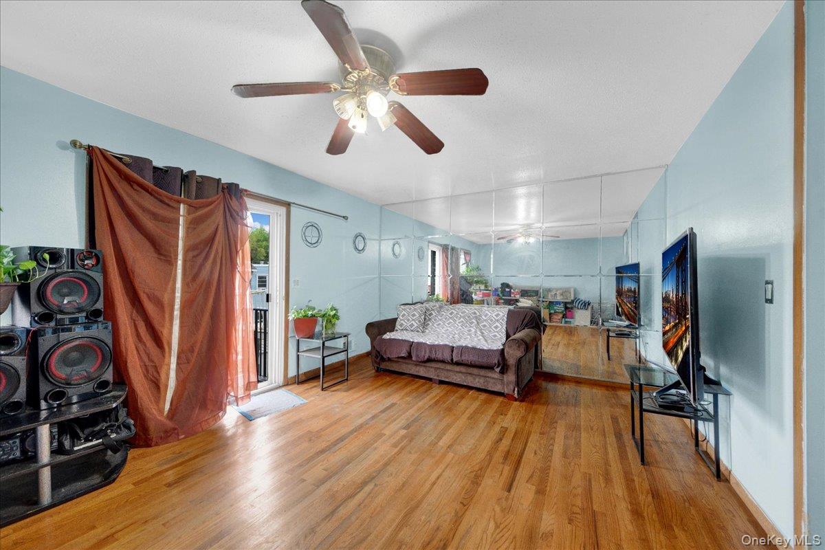 2066 Cicero Avenue 2 Property Photo 7