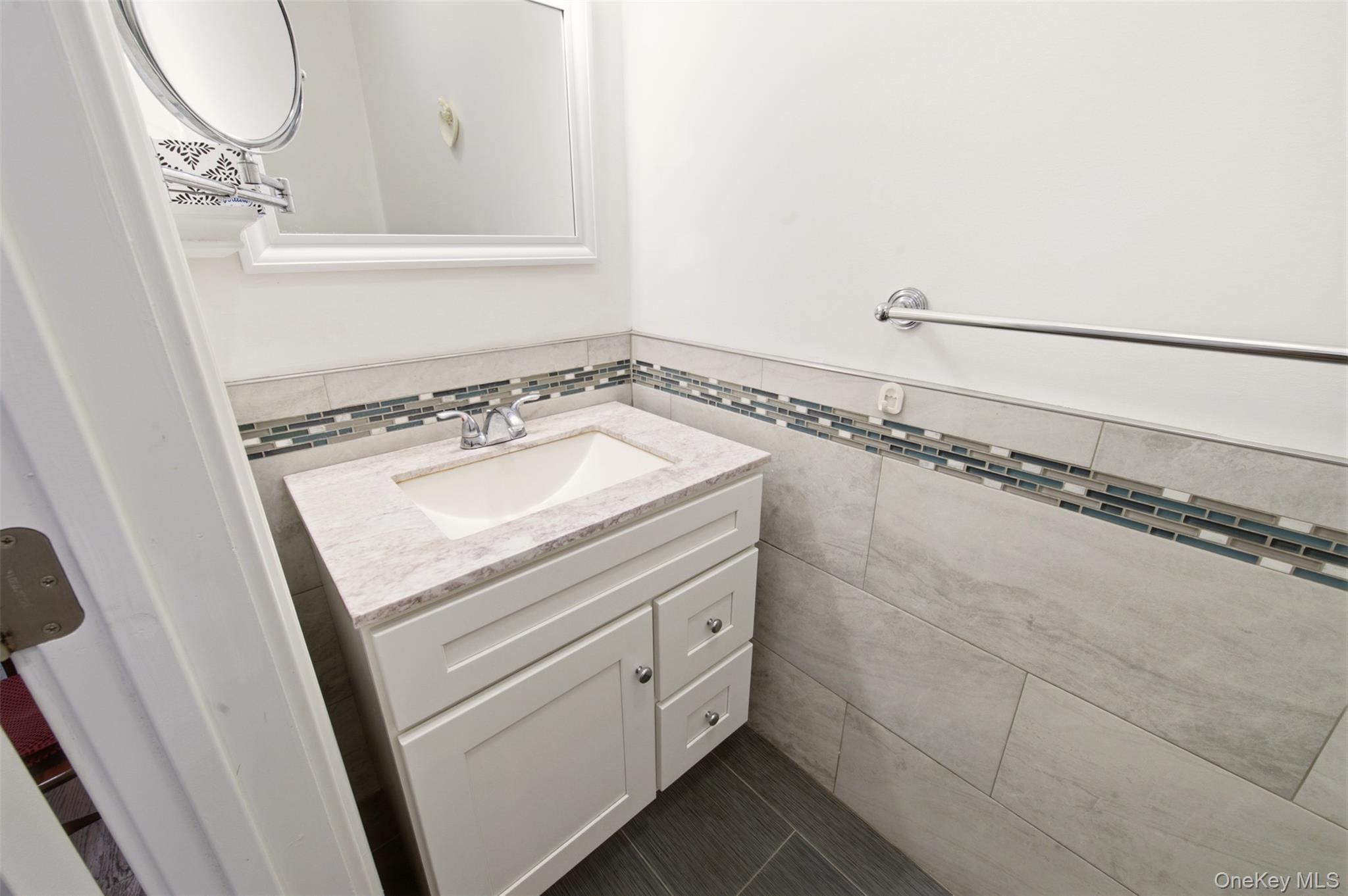 723 Carman Avenue 9 Property Photo 14